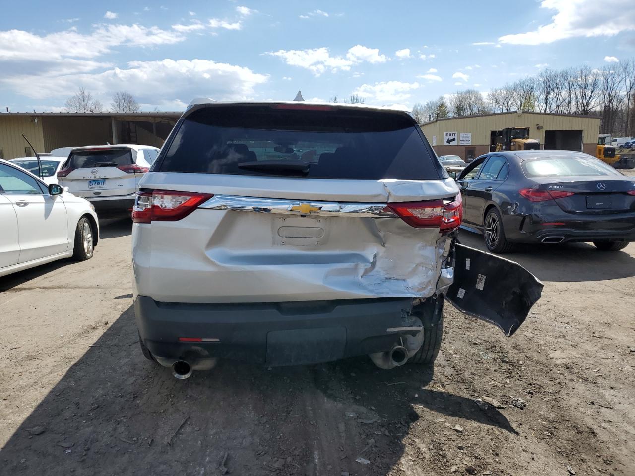 Photo 5 VIN: 1GNERFKW7KJ282772 - CHEVROLET TRAVERSE 