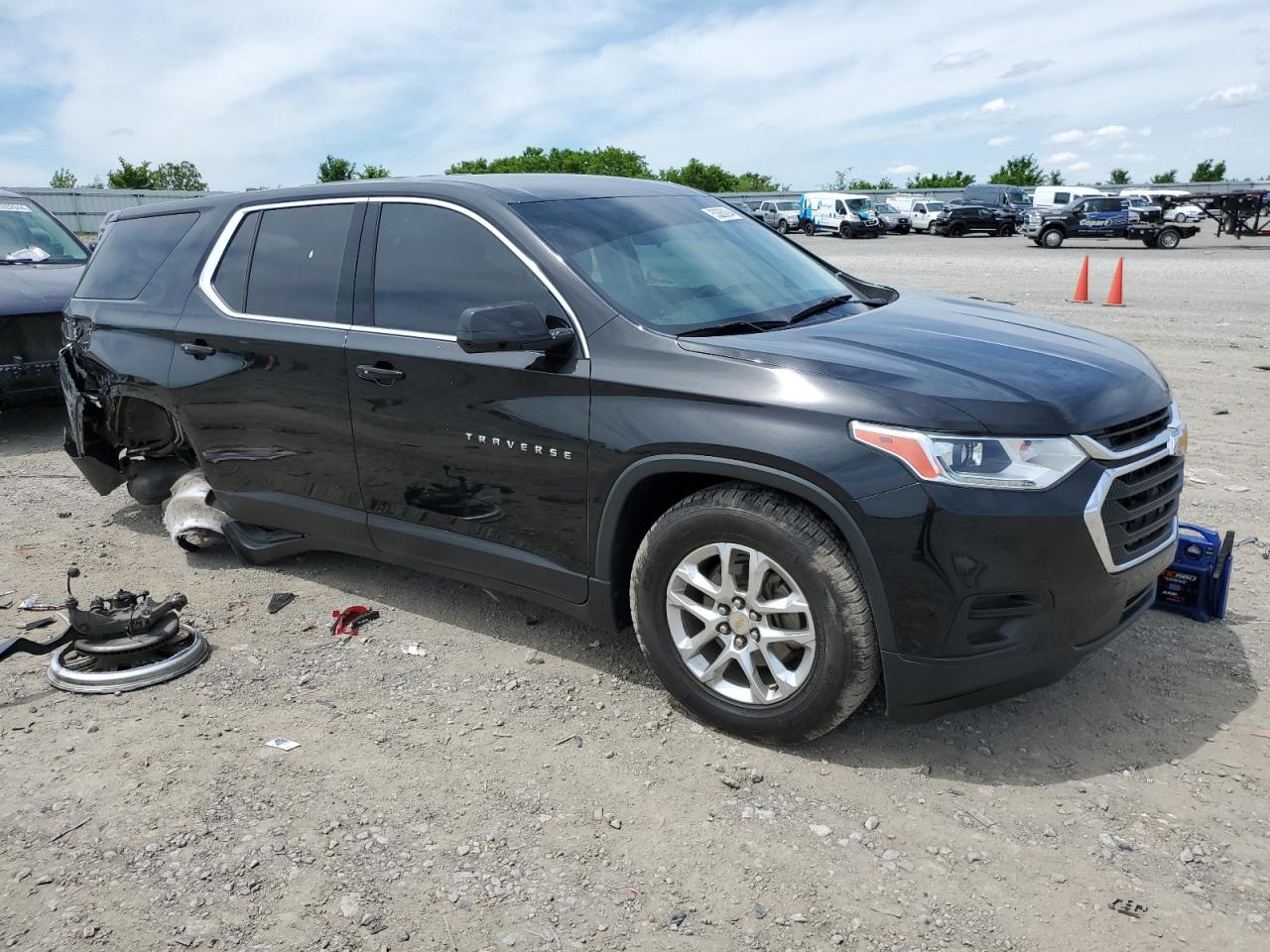 Photo 3 VIN: 1GNERFKW9KJ104197 - CHEVROLET TRAVERSE 