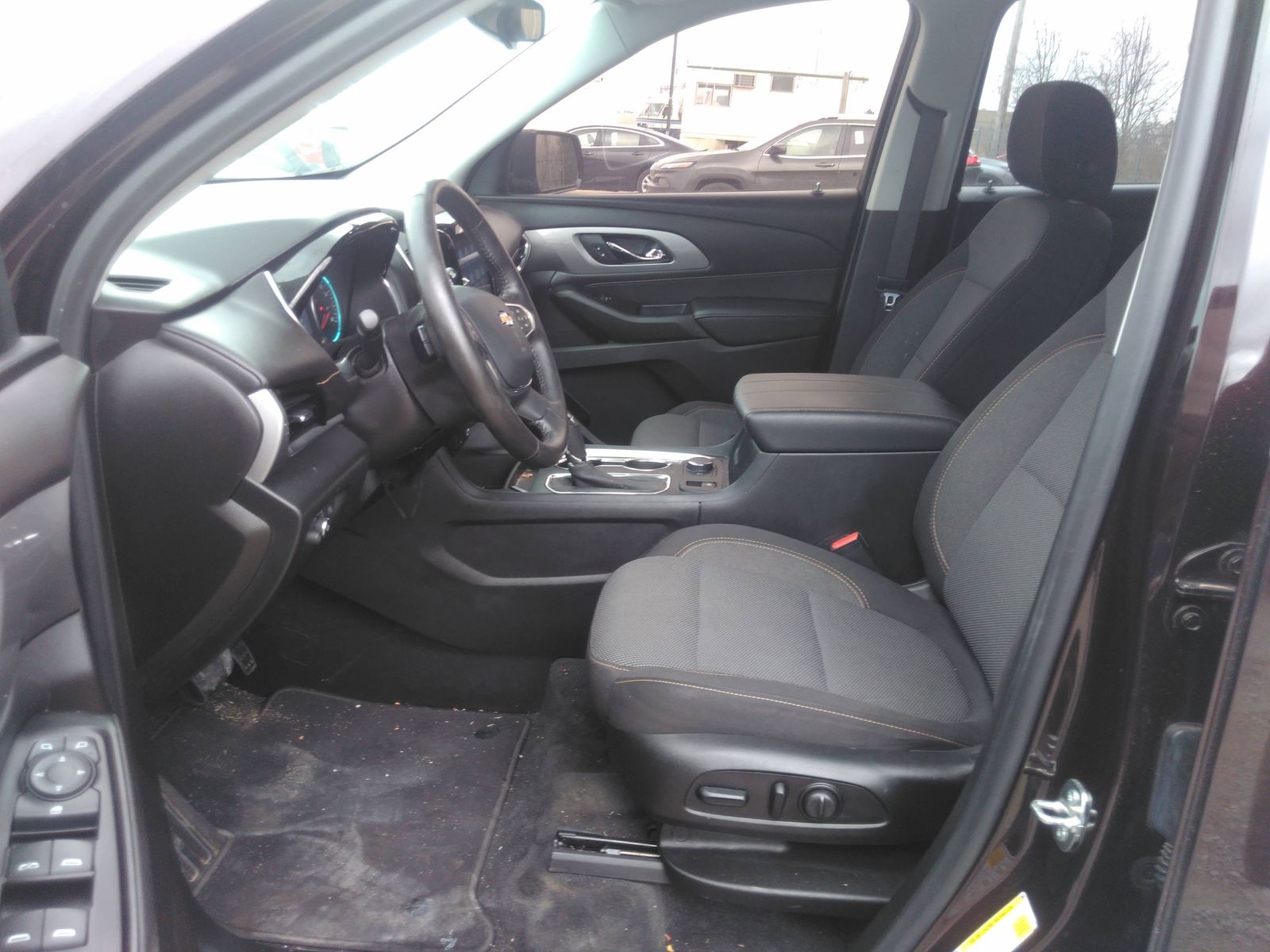 Photo 2 VIN: 1GNERGKW2LJ123200 - CHEVROLET TRAVERSE FWD 