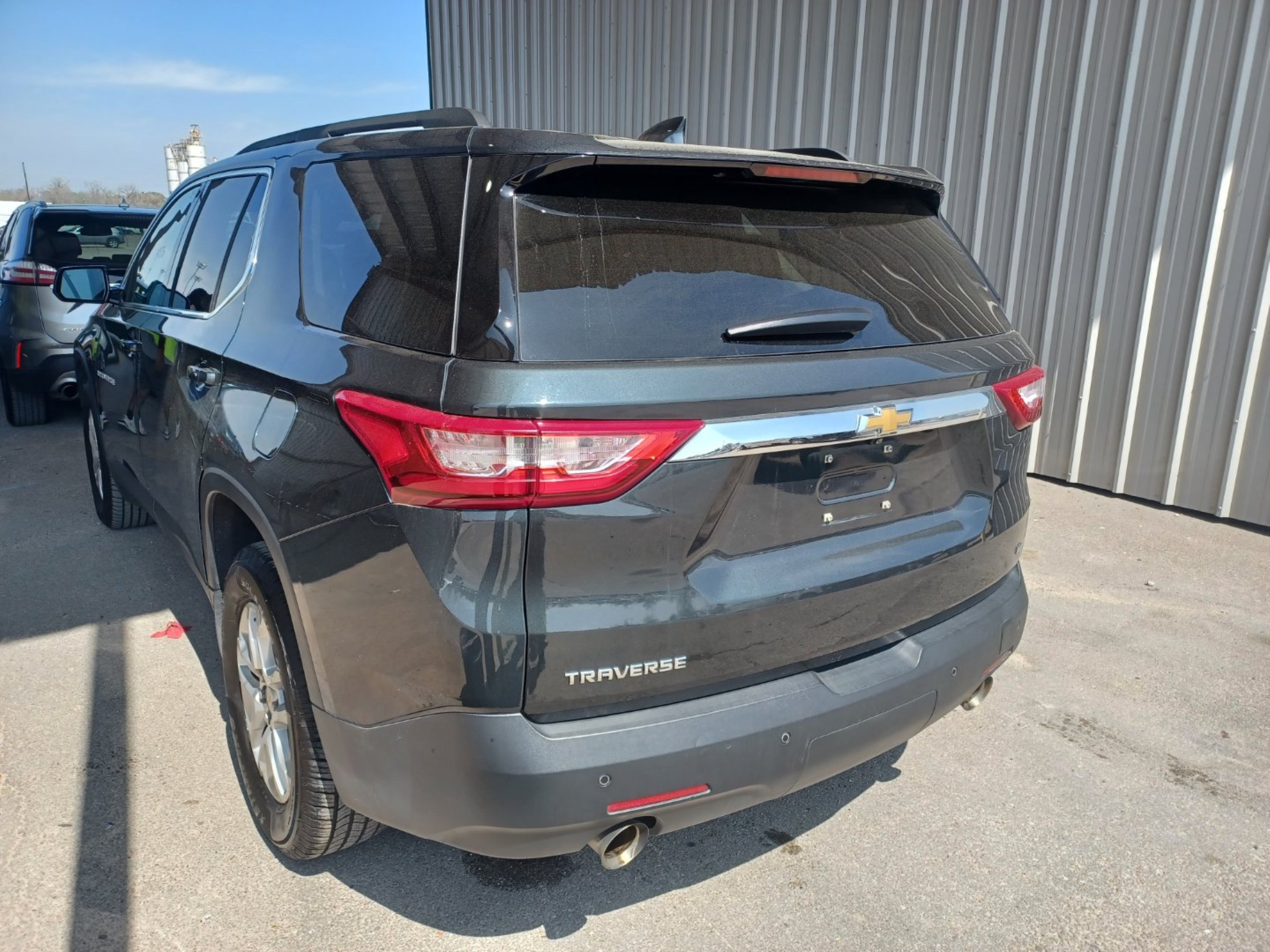 Photo 2 VIN: 1GNERGKW2LJ204729 - CHEVROLET TRAVERSE 