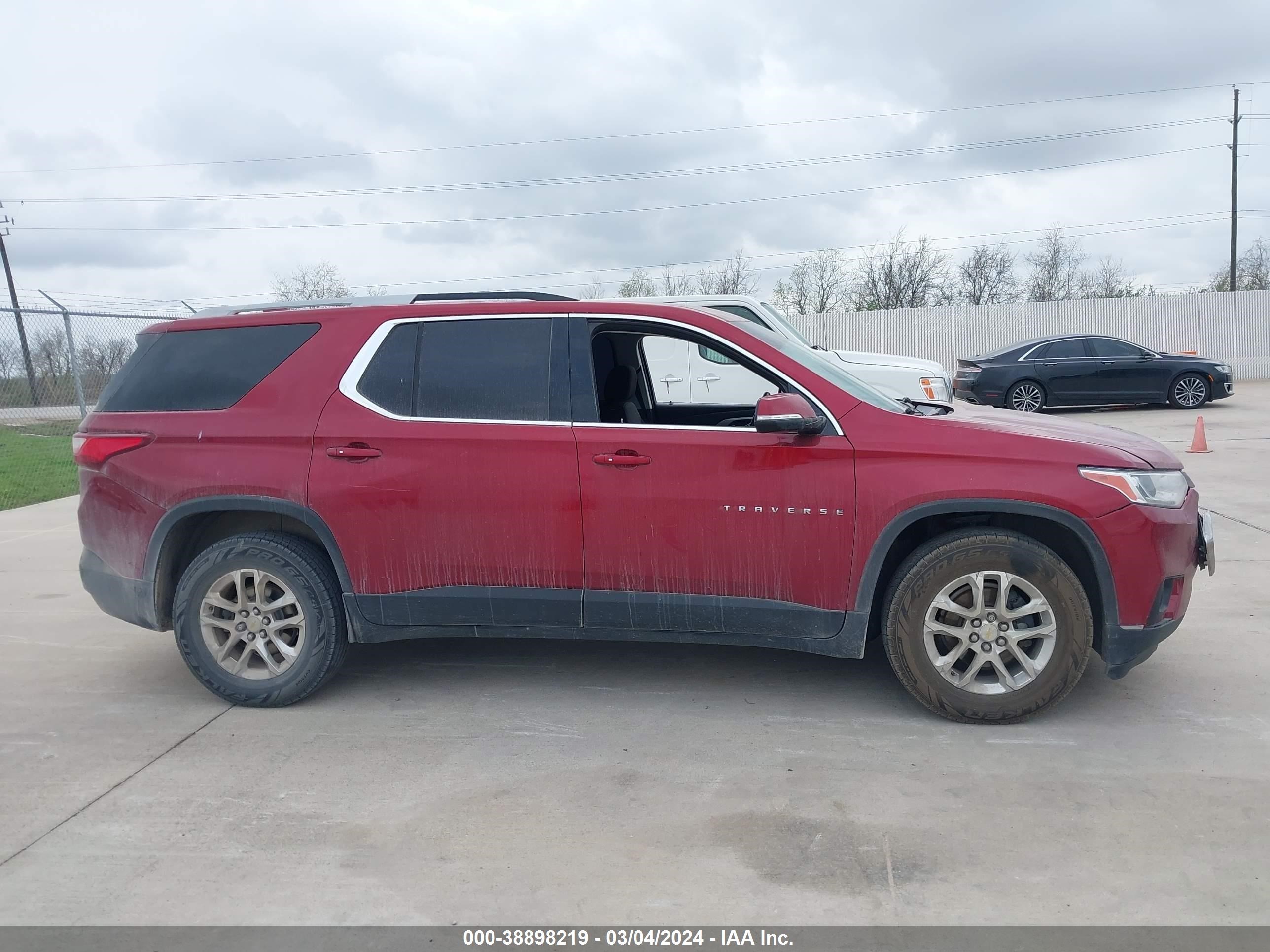 Photo 12 VIN: 1GNERGKW4JJ212263 - CHEVROLET TRAVERSE 