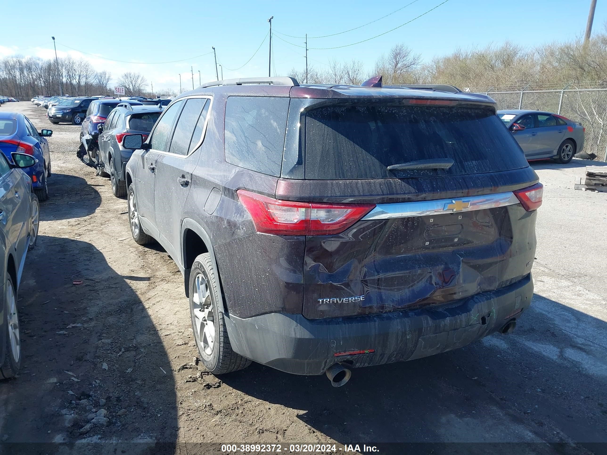 Photo 2 VIN: 1GNERGKW6KJ144257 - CHEVROLET TRAVERSE 