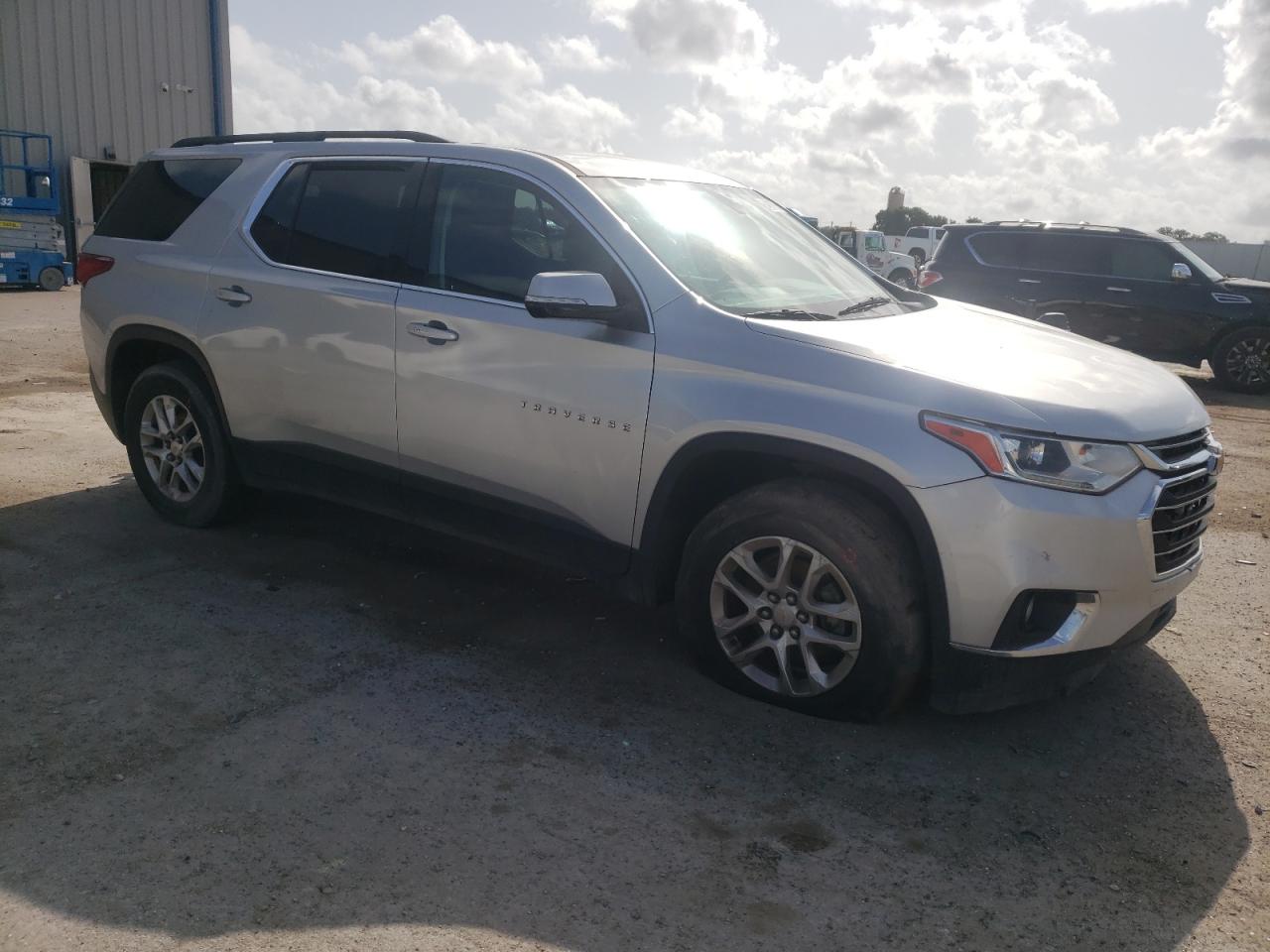 Photo 3 VIN: 1GNERGKW7KJ297424 - CHEVROLET TRAVERSE 