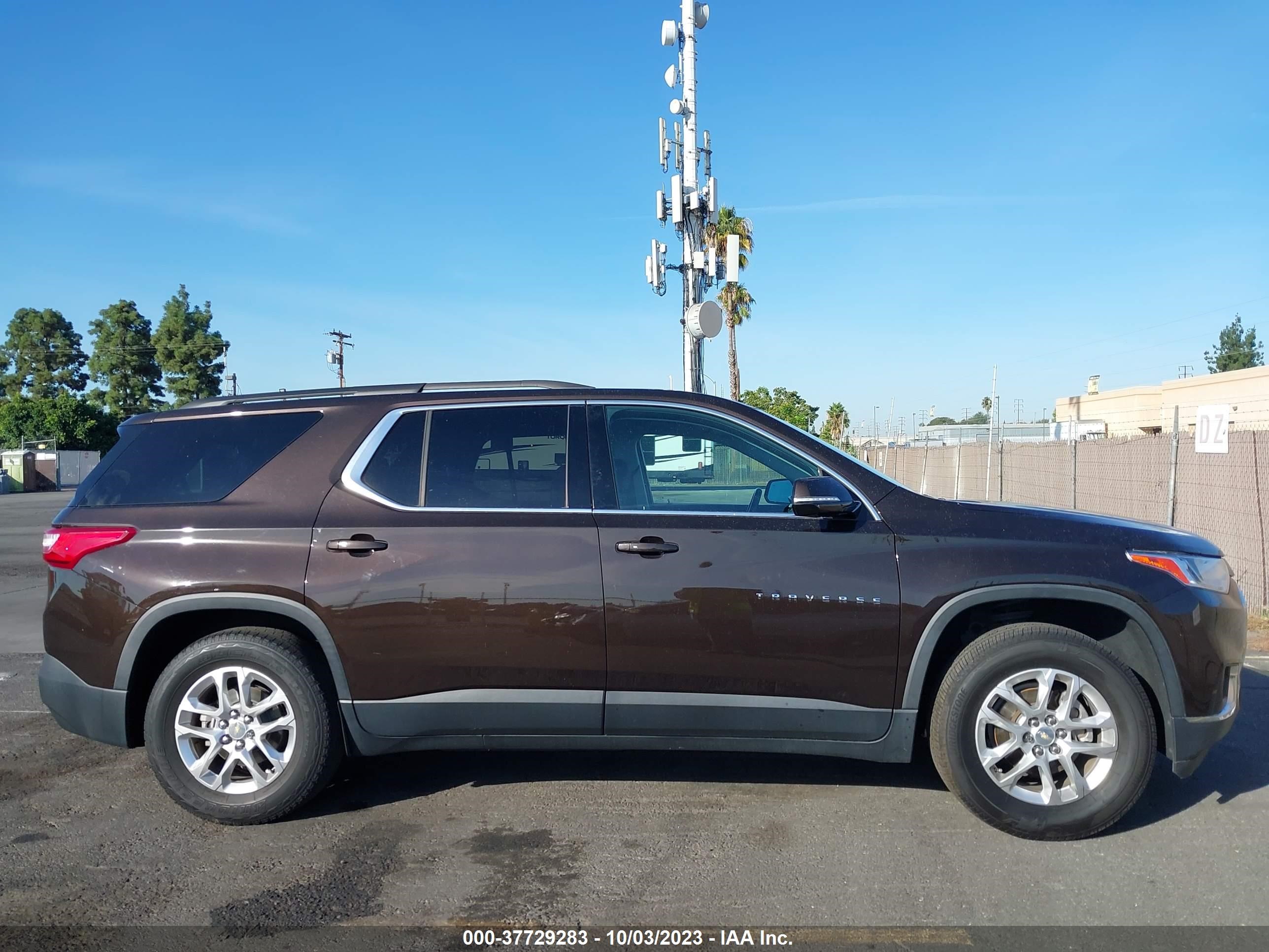 Photo 12 VIN: 1GNERGKWXKJ174510 - CHEVROLET TRAVERSE 