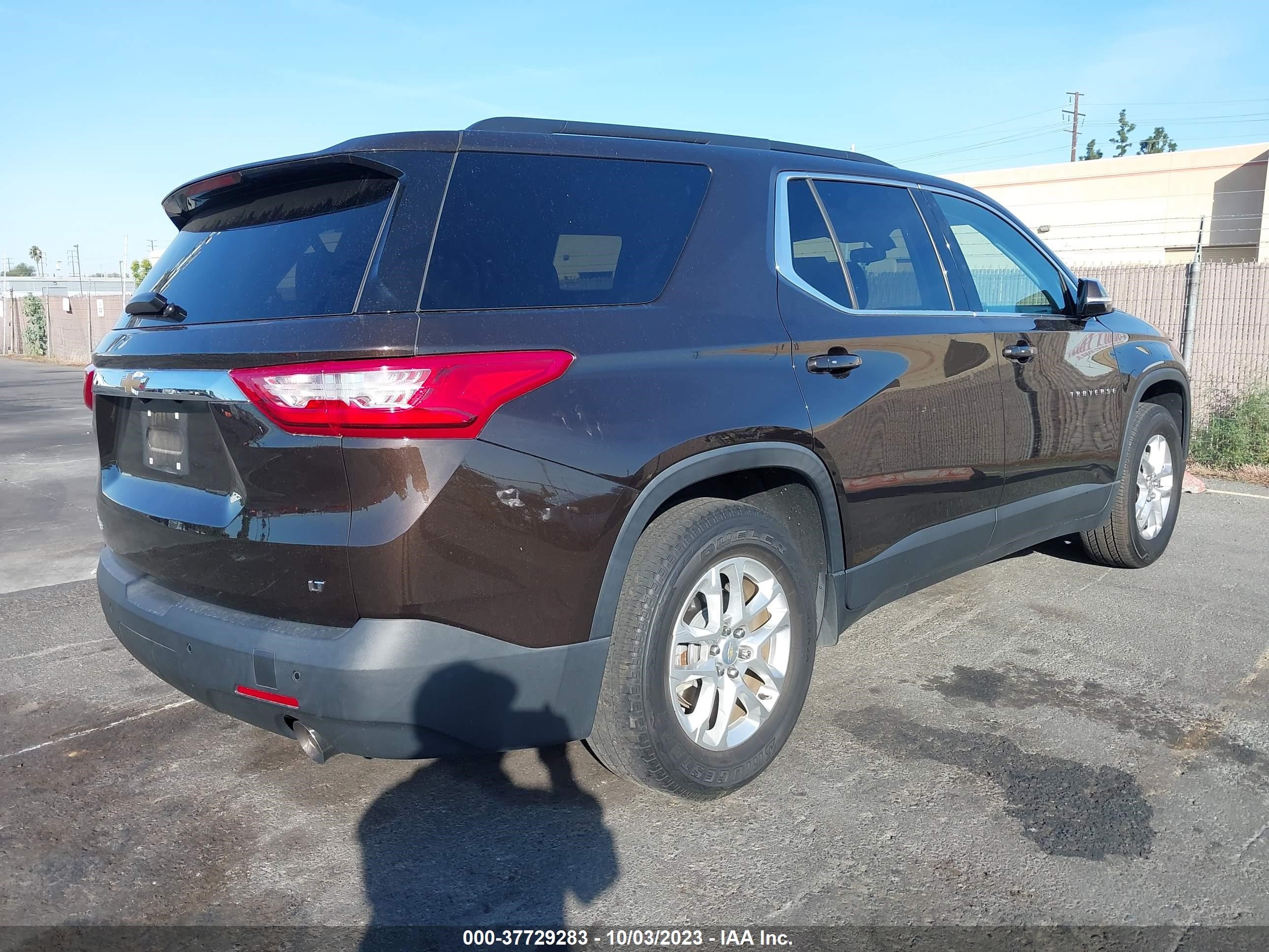 Photo 3 VIN: 1GNERGKWXKJ174510 - CHEVROLET TRAVERSE 