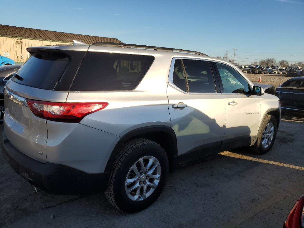 Photo 2 VIN: 1GNERGKWXMJ184473 - CHEVROLET TRAVERSE 