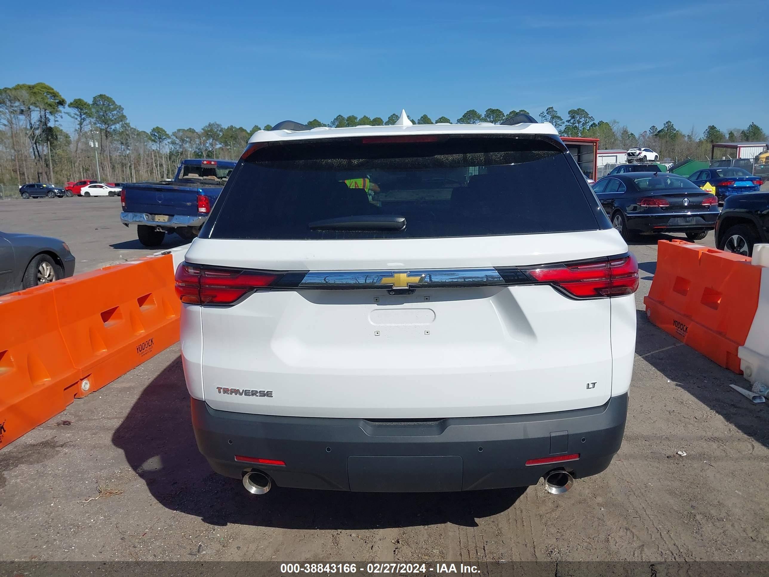 Photo 15 VIN: 1GNERHKW6NJ121040 - CHEVROLET TRAVERSE 