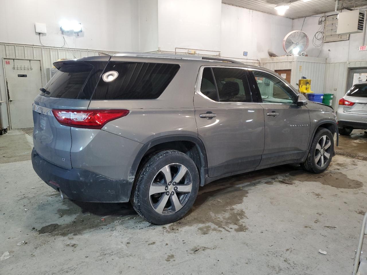 Photo 2 VIN: 1GNERHKW9JJ241313 - CHEVROLET TRAVERSE 