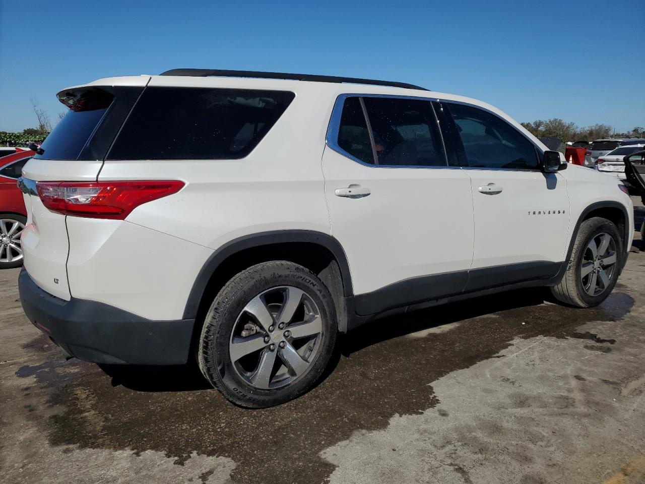 Photo 2 VIN: 1GNERHKW9KJ284454 - CHEVROLET TRAVERSE 