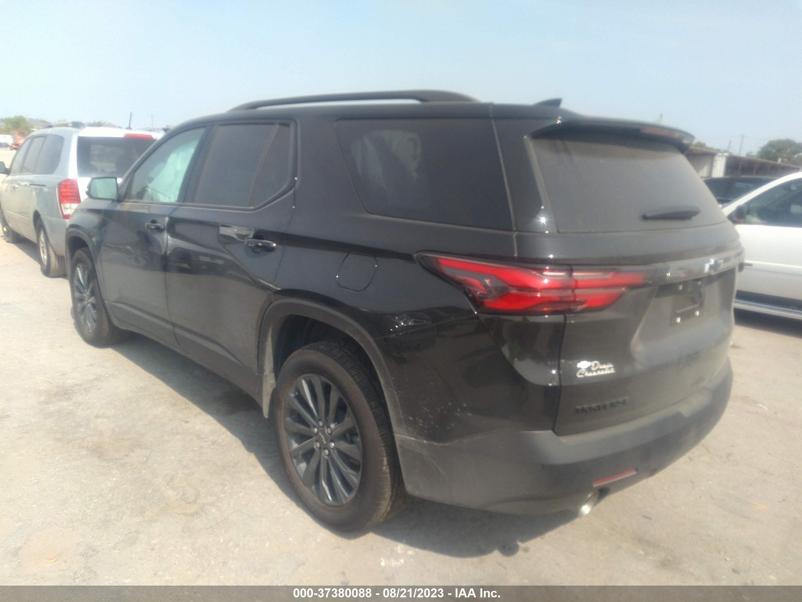 Photo 2 VIN: 1GNERJKW9PJ172915 - CHEVROLET TRAVERSE 