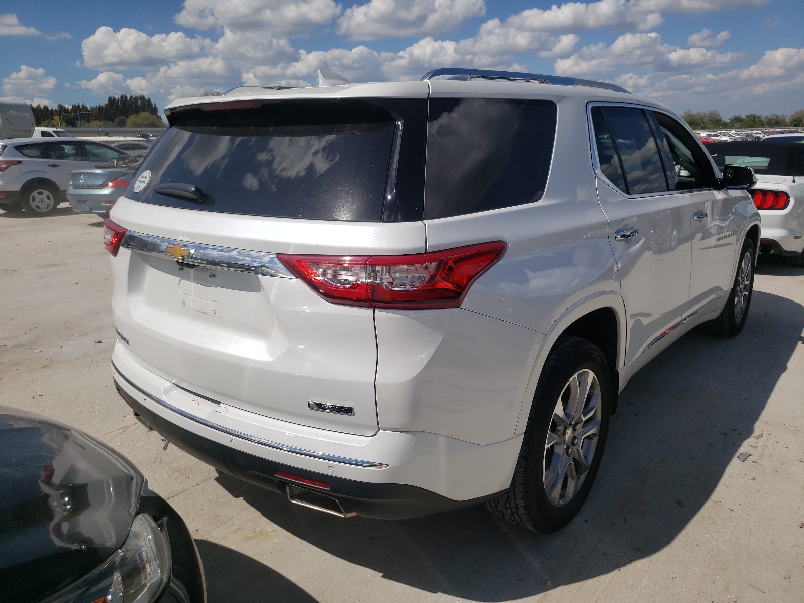 Photo 3 VIN: 1GNERKKW3JJ127238 - CHEVROLET TRAVERSE P 