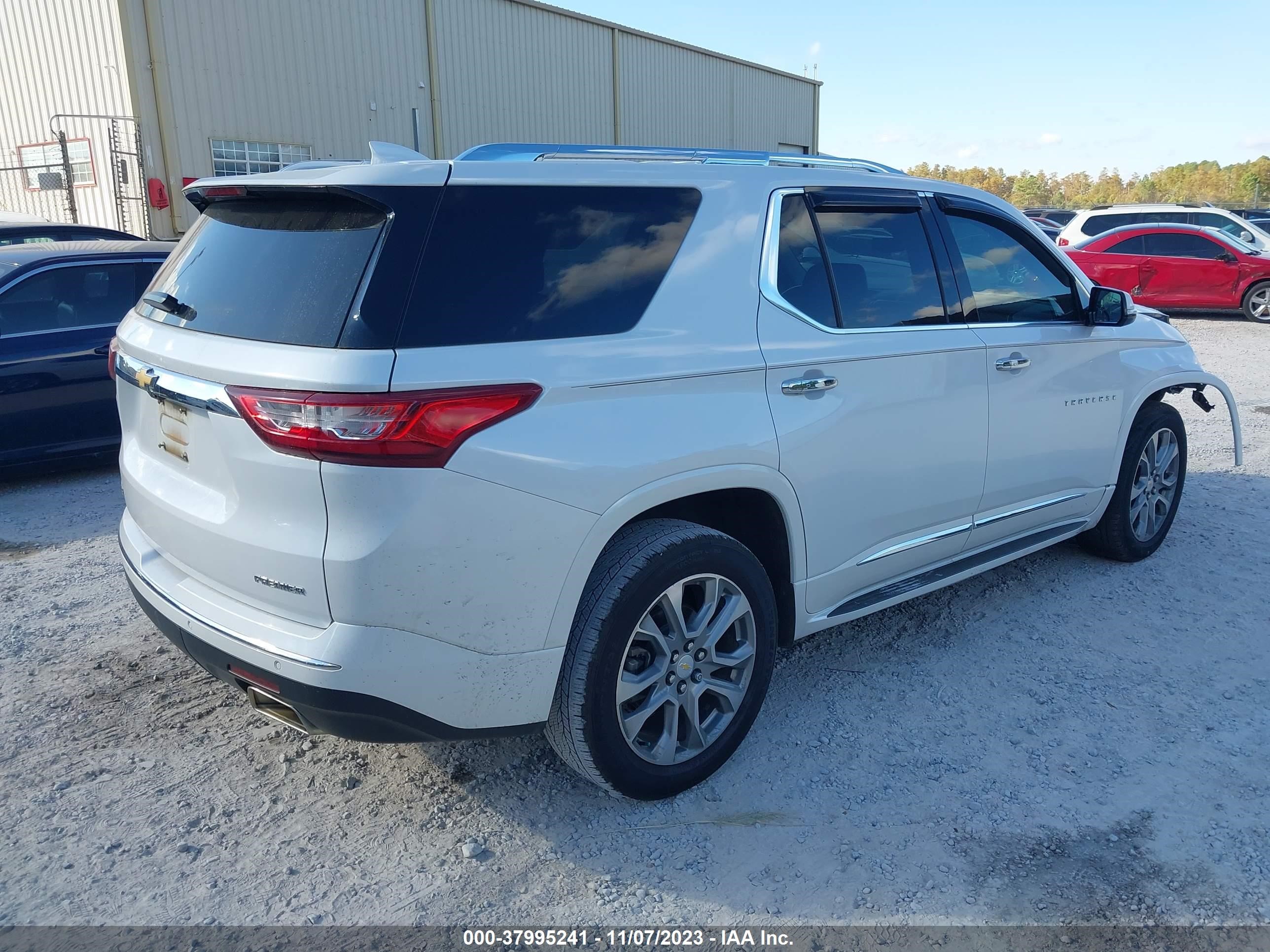 Photo 3 VIN: 1GNERKKW4KJ173775 - CHEVROLET TRAVERSE 