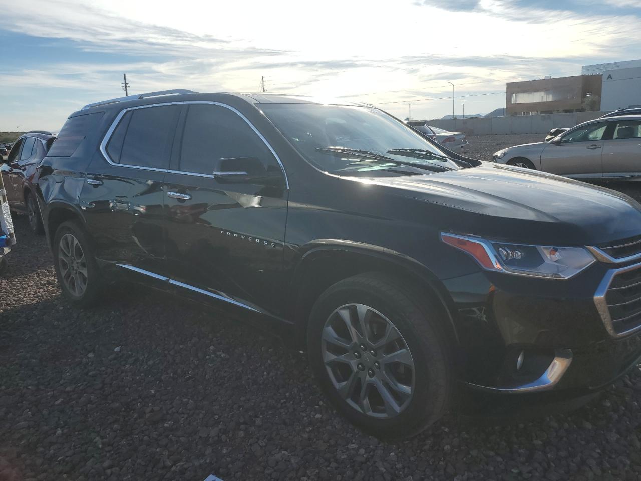 Photo 3 VIN: 1GNERKKW5JJ220701 - CHEVROLET TRAVERSE 