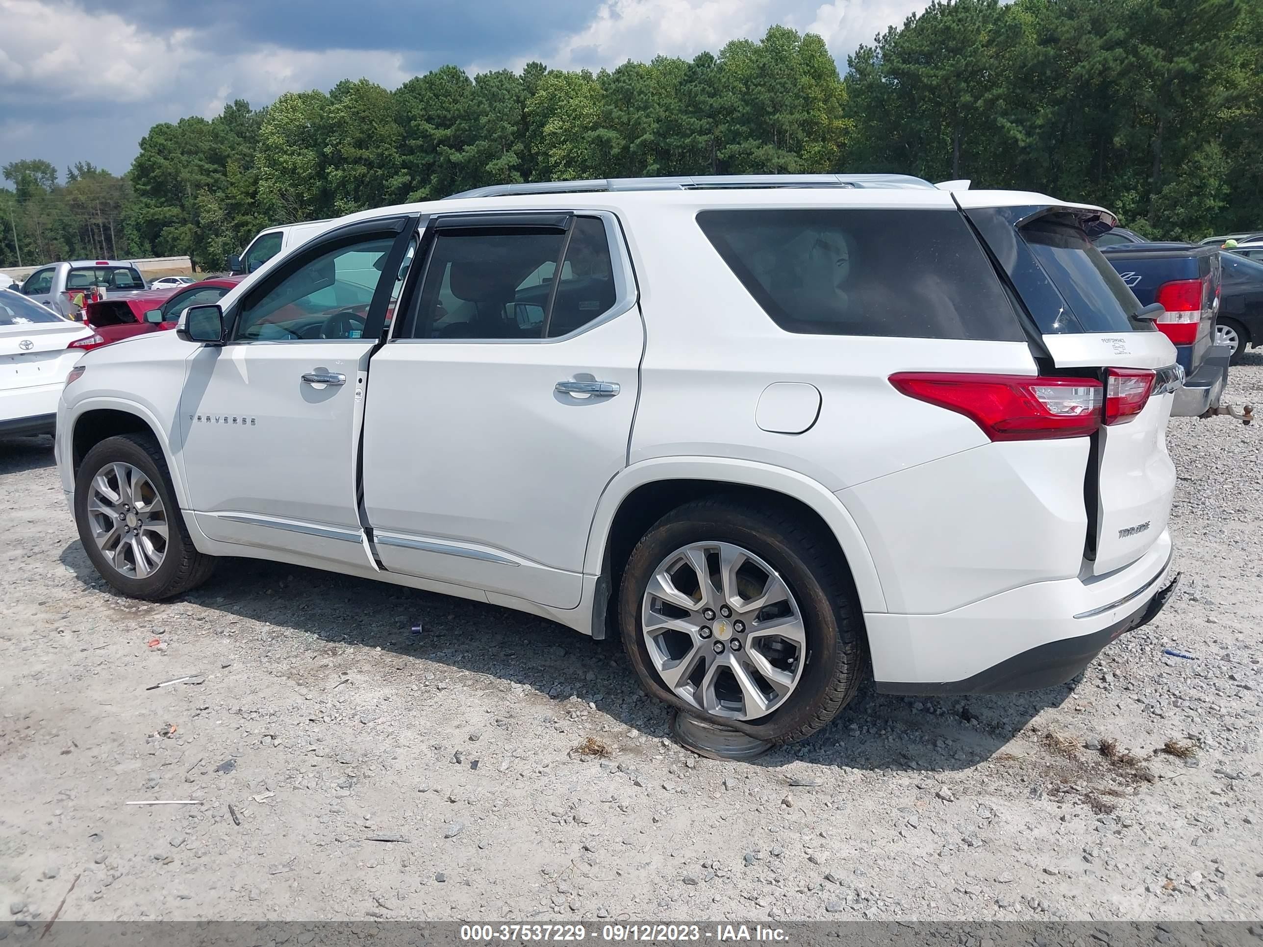 Photo 13 VIN: 1GNERKKW6KJ211944 - CHEVROLET TRAVERSE 