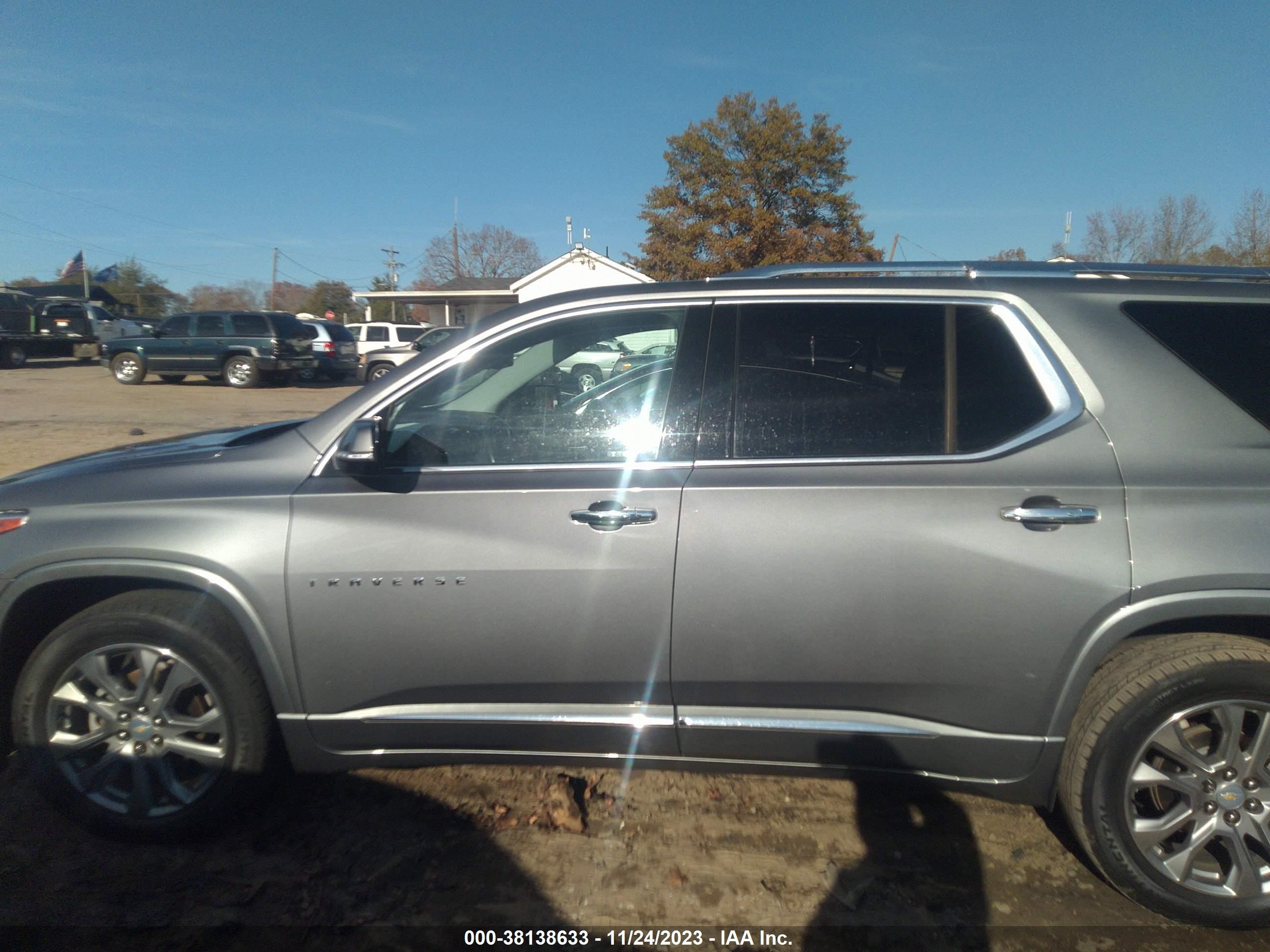 Photo 13 VIN: 1GNERKKW7KJ138485 - CHEVROLET TRAVERSE 