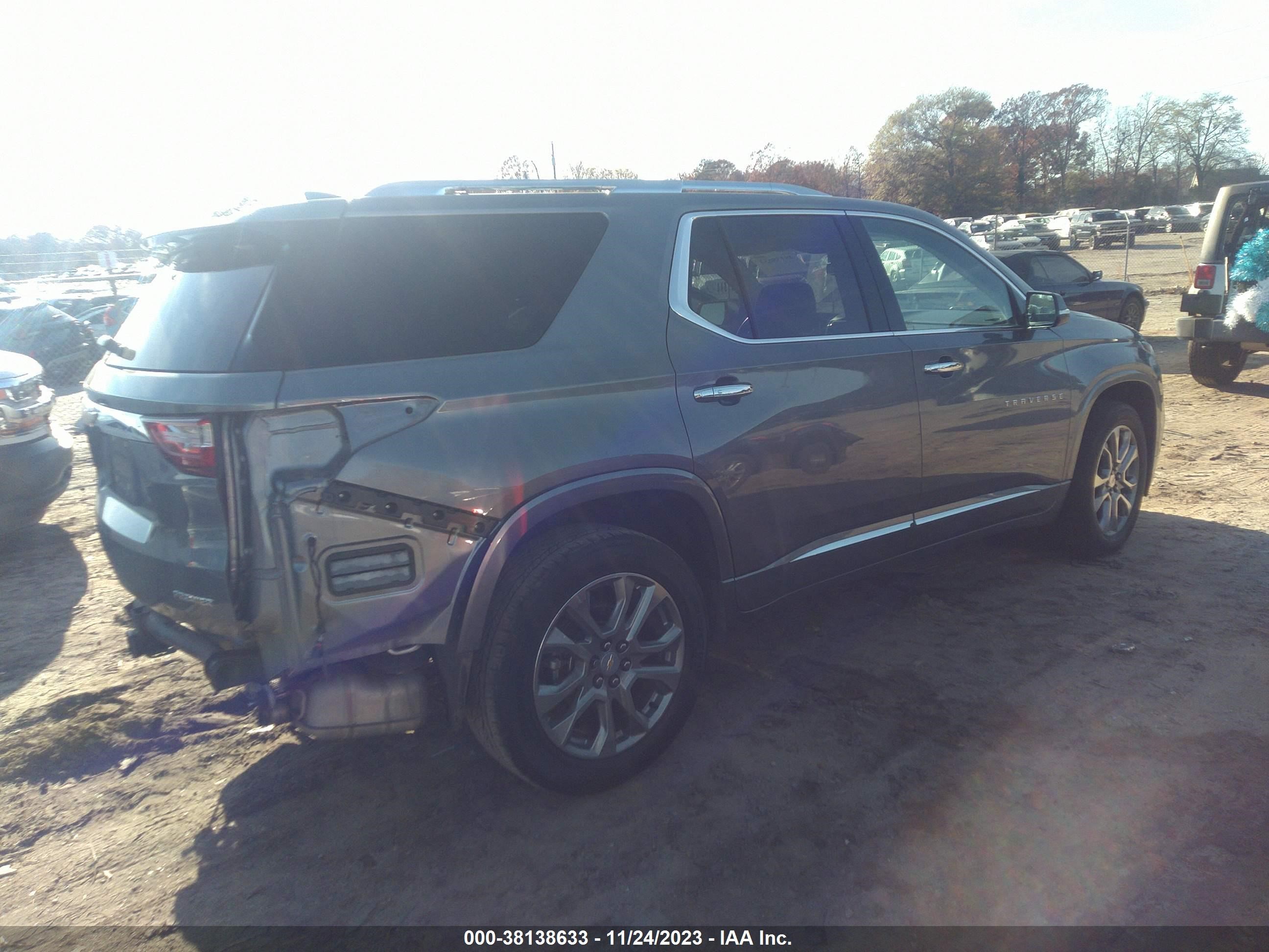 Photo 3 VIN: 1GNERKKW7KJ138485 - CHEVROLET TRAVERSE 