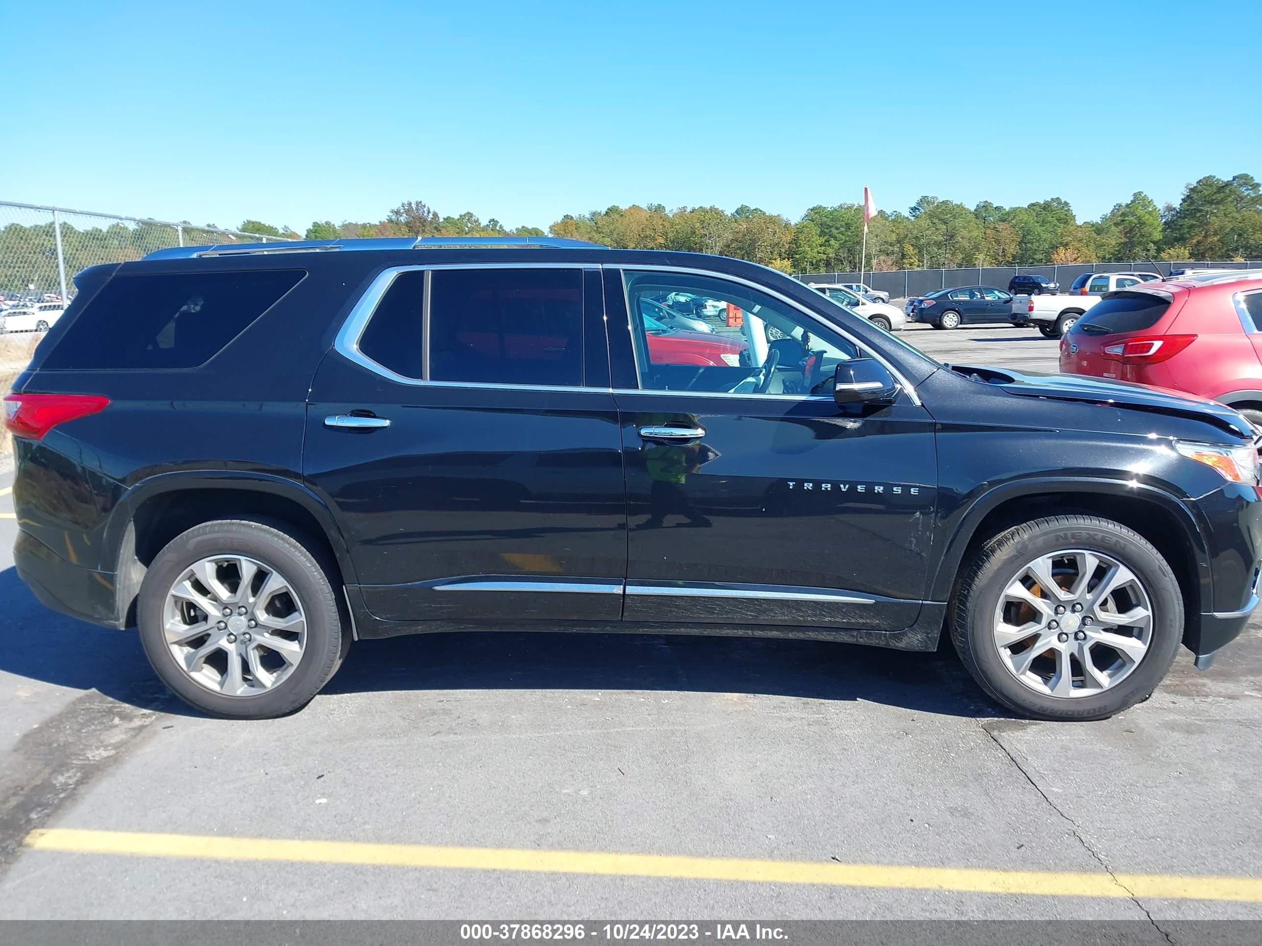 Photo 12 VIN: 1GNERKKW7KJ173835 - CHEVROLET TRAVERSE 