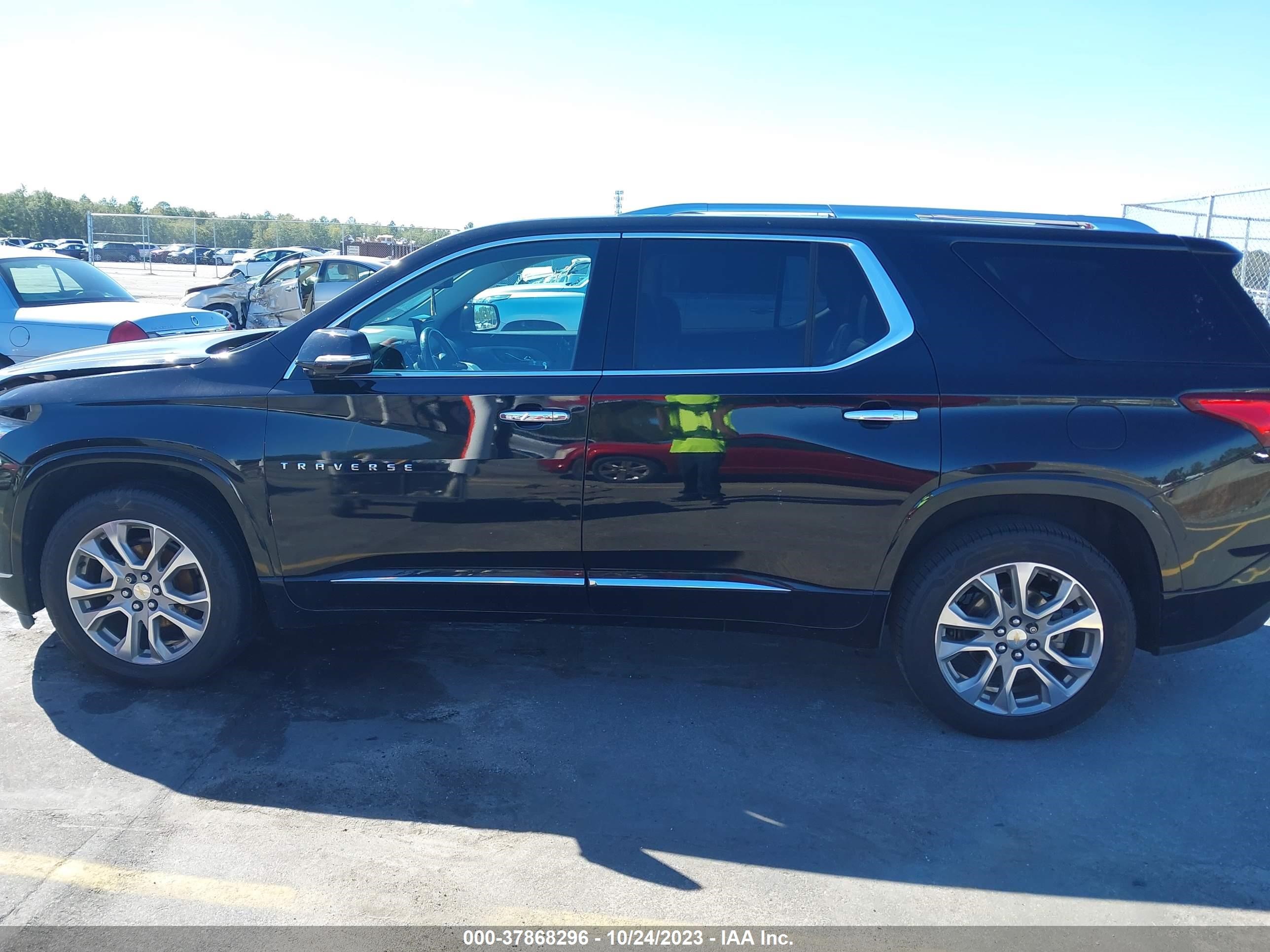 Photo 13 VIN: 1GNERKKW7KJ173835 - CHEVROLET TRAVERSE 