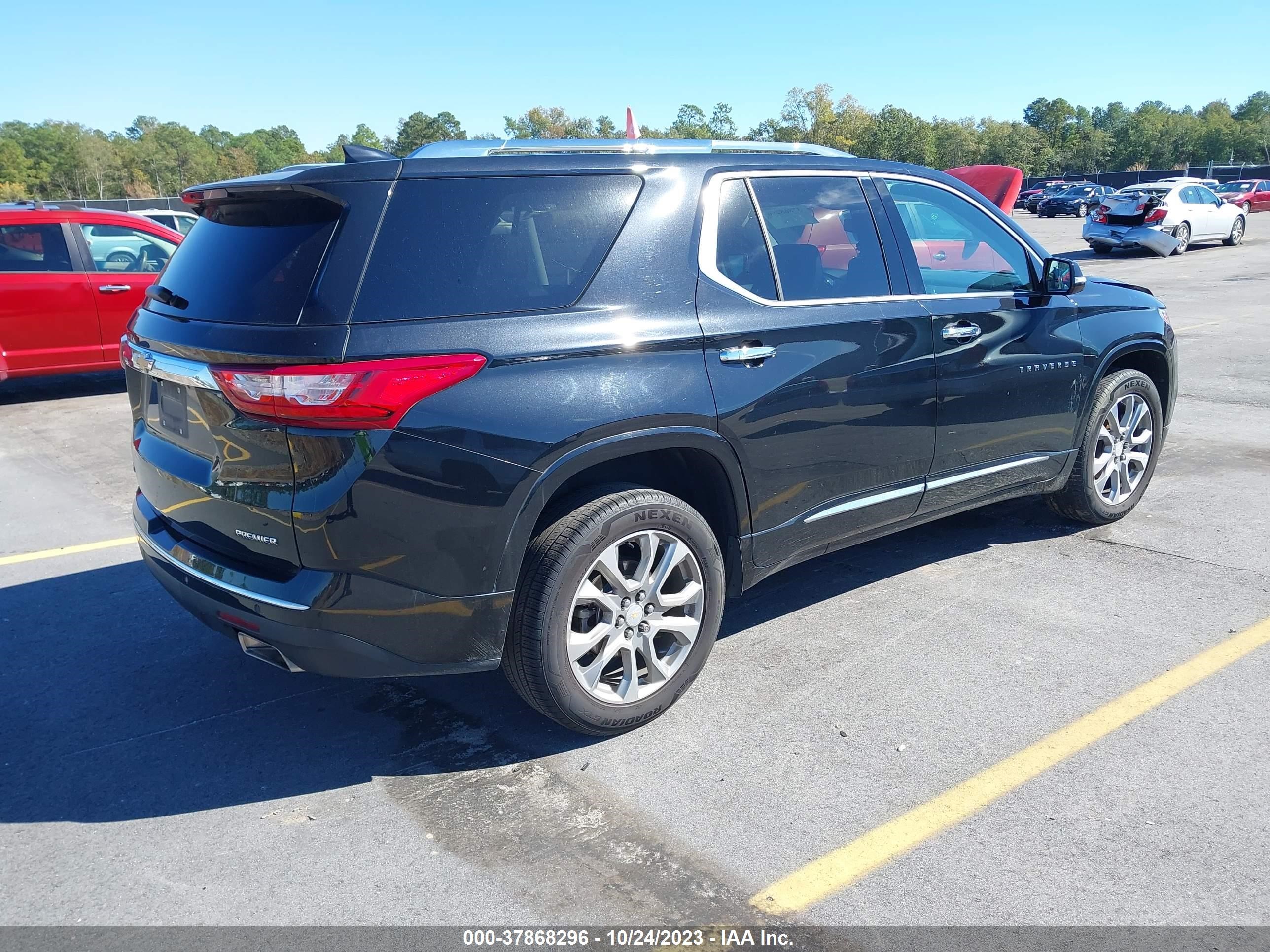 Photo 3 VIN: 1GNERKKW7KJ173835 - CHEVROLET TRAVERSE 