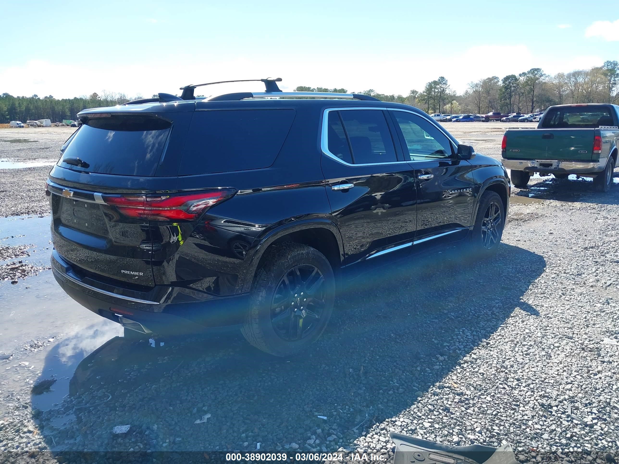 Photo 3 VIN: 1GNERKKW9PJ161287 - CHEVROLET TRAVERSE 