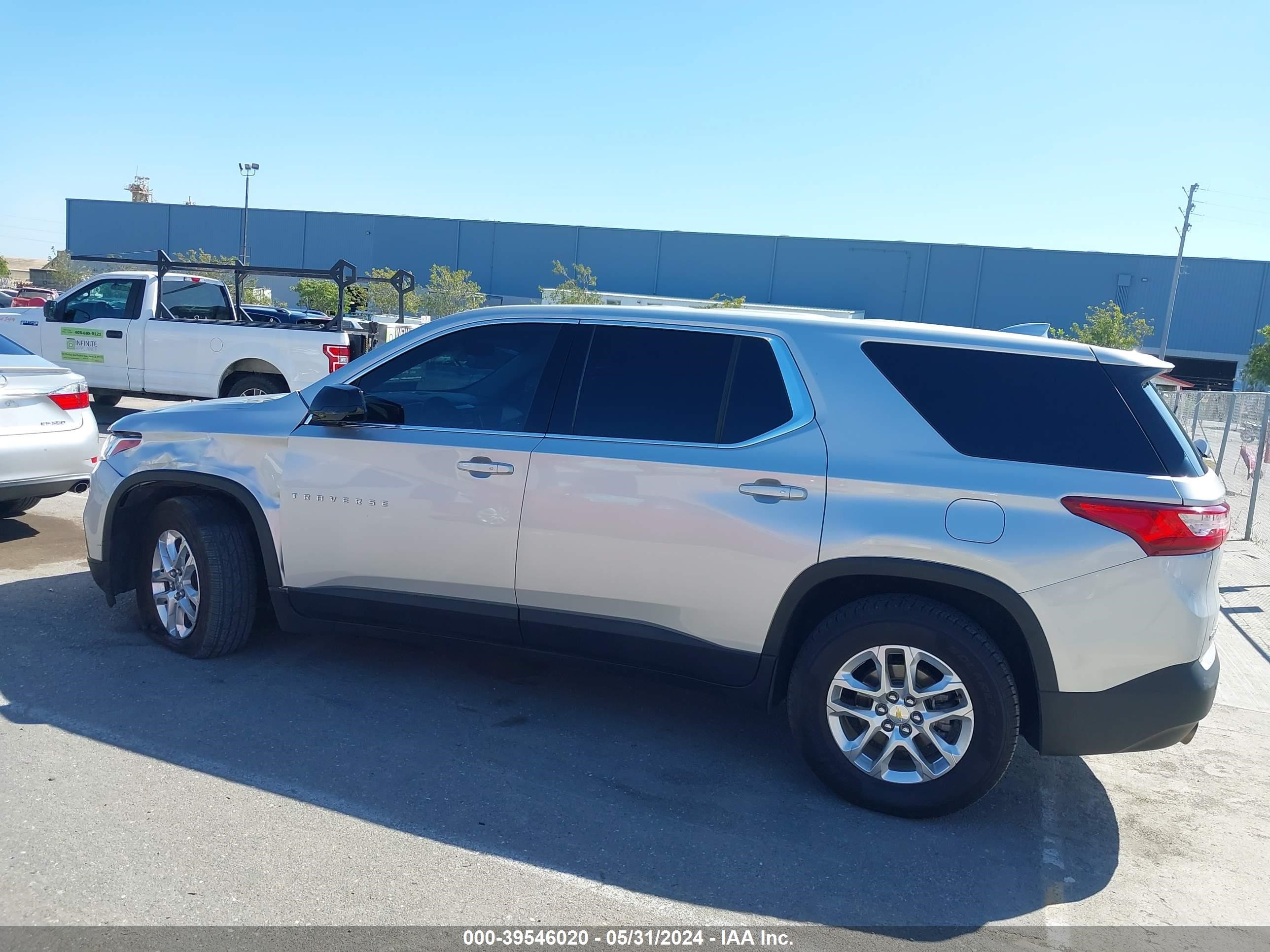 Photo 13 VIN: 1GNERLKW9KJ239243 - CHEVROLET TRAVERSE 