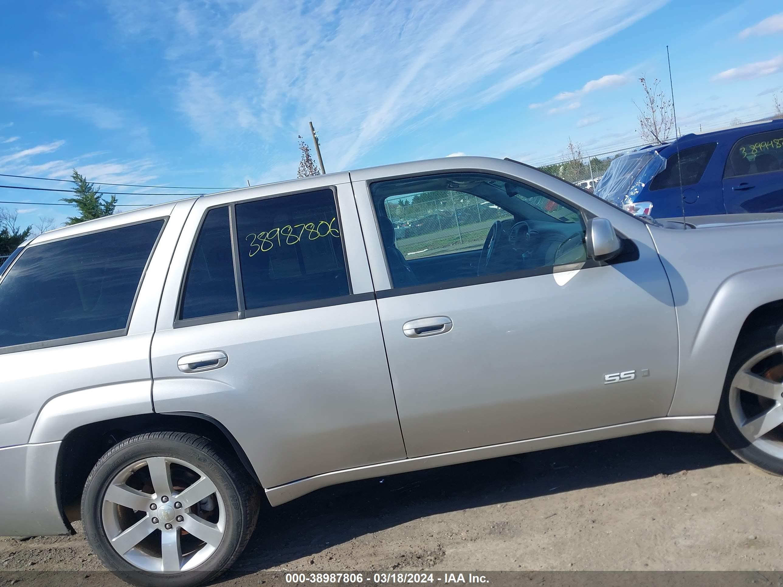 Photo 11 VIN: 1GNES13H872246677 - CHEVROLET TRAILBLAZER 