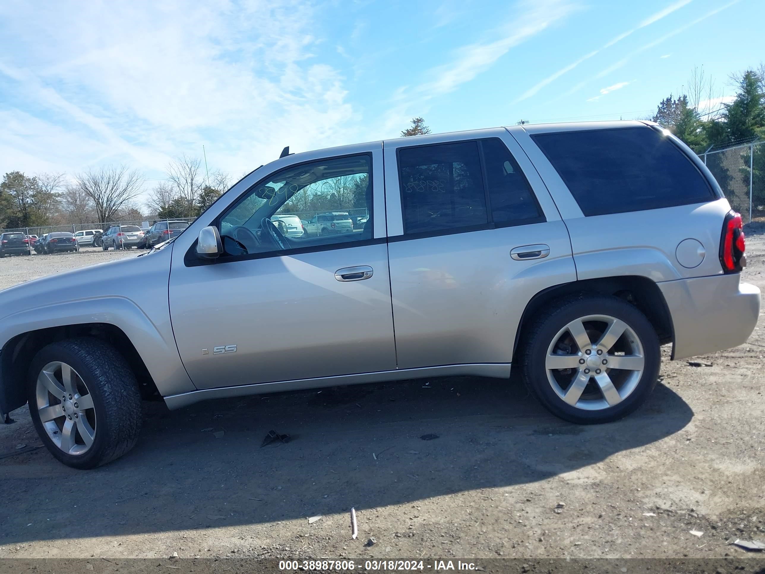 Photo 12 VIN: 1GNES13H872246677 - CHEVROLET TRAILBLAZER 