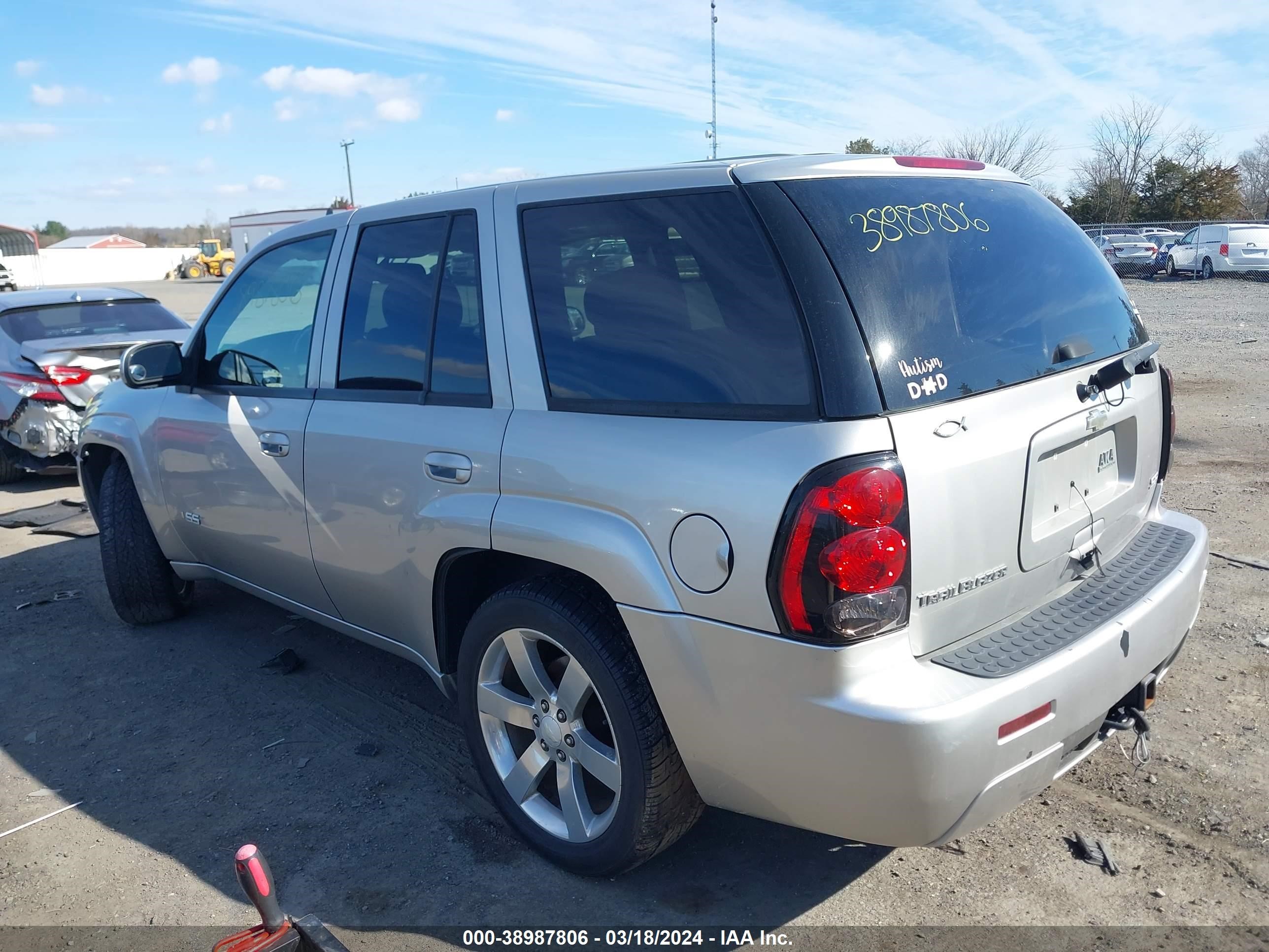 Photo 2 VIN: 1GNES13H872246677 - CHEVROLET TRAILBLAZER 