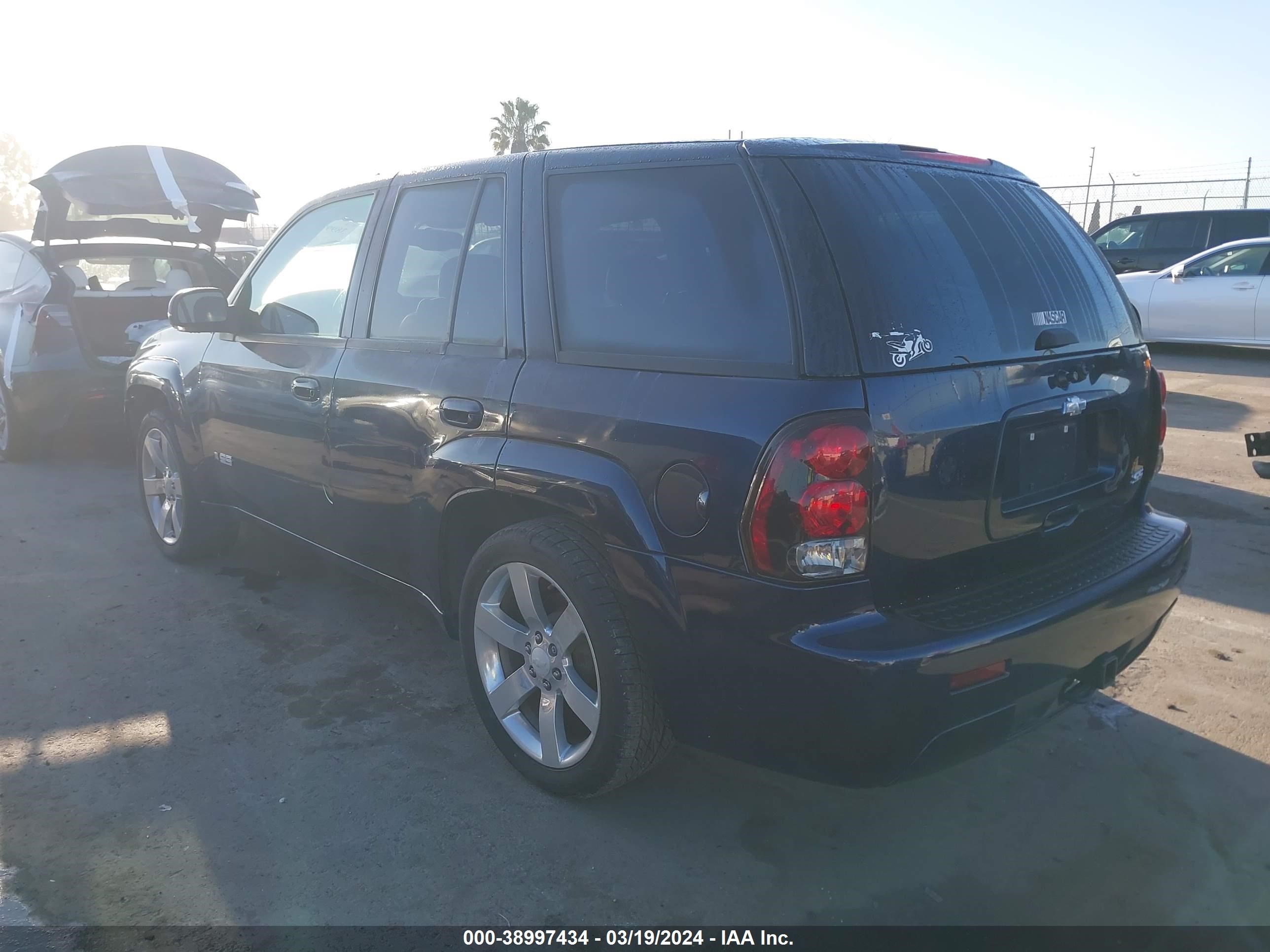 Photo 2 VIN: 1GNES13HX82262560 - CHEVROLET TRAILBLAZER 