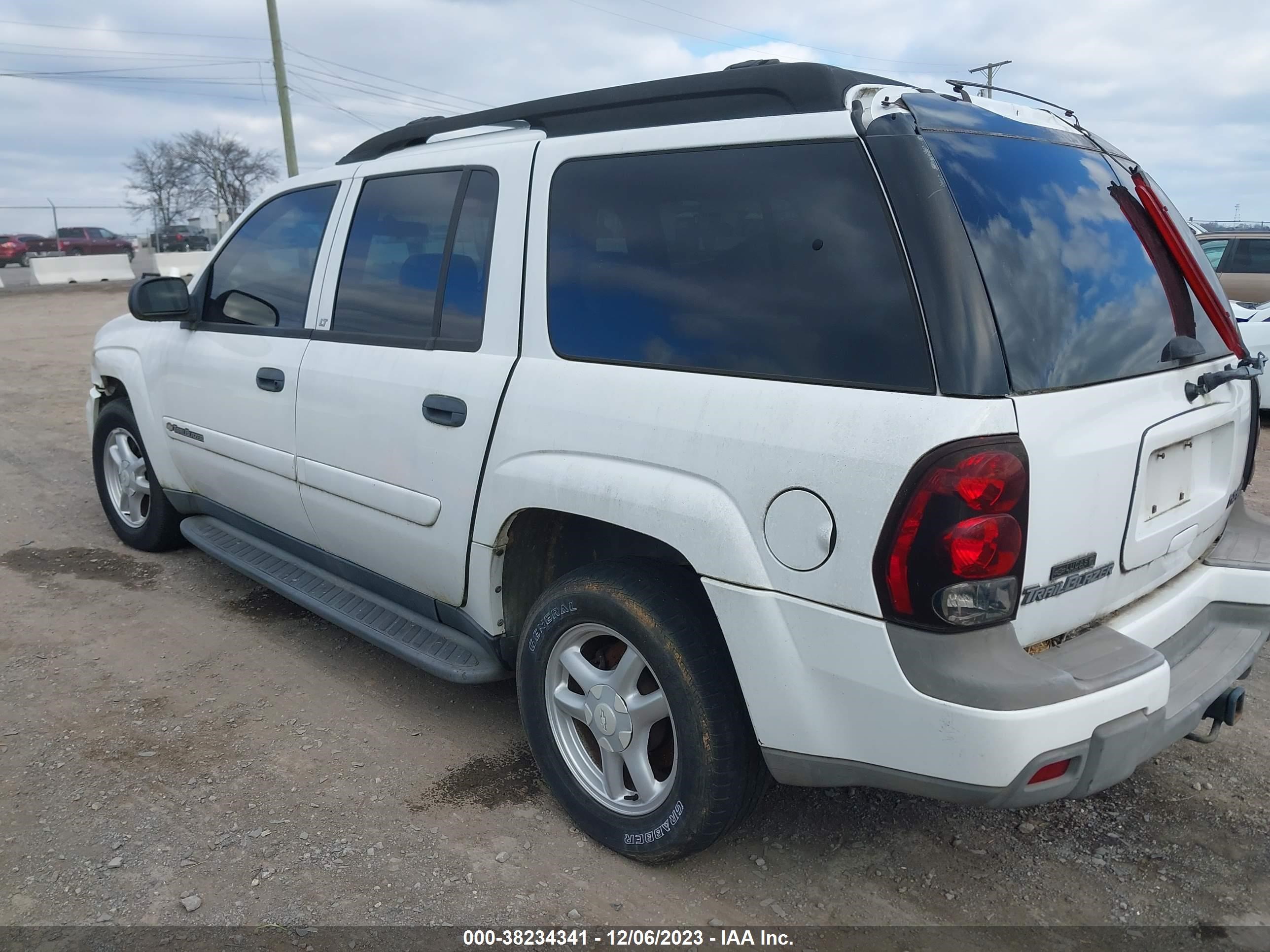 Photo 2 VIN: 1GNES16S036151671 - CHEVROLET TRAILBLAZER 