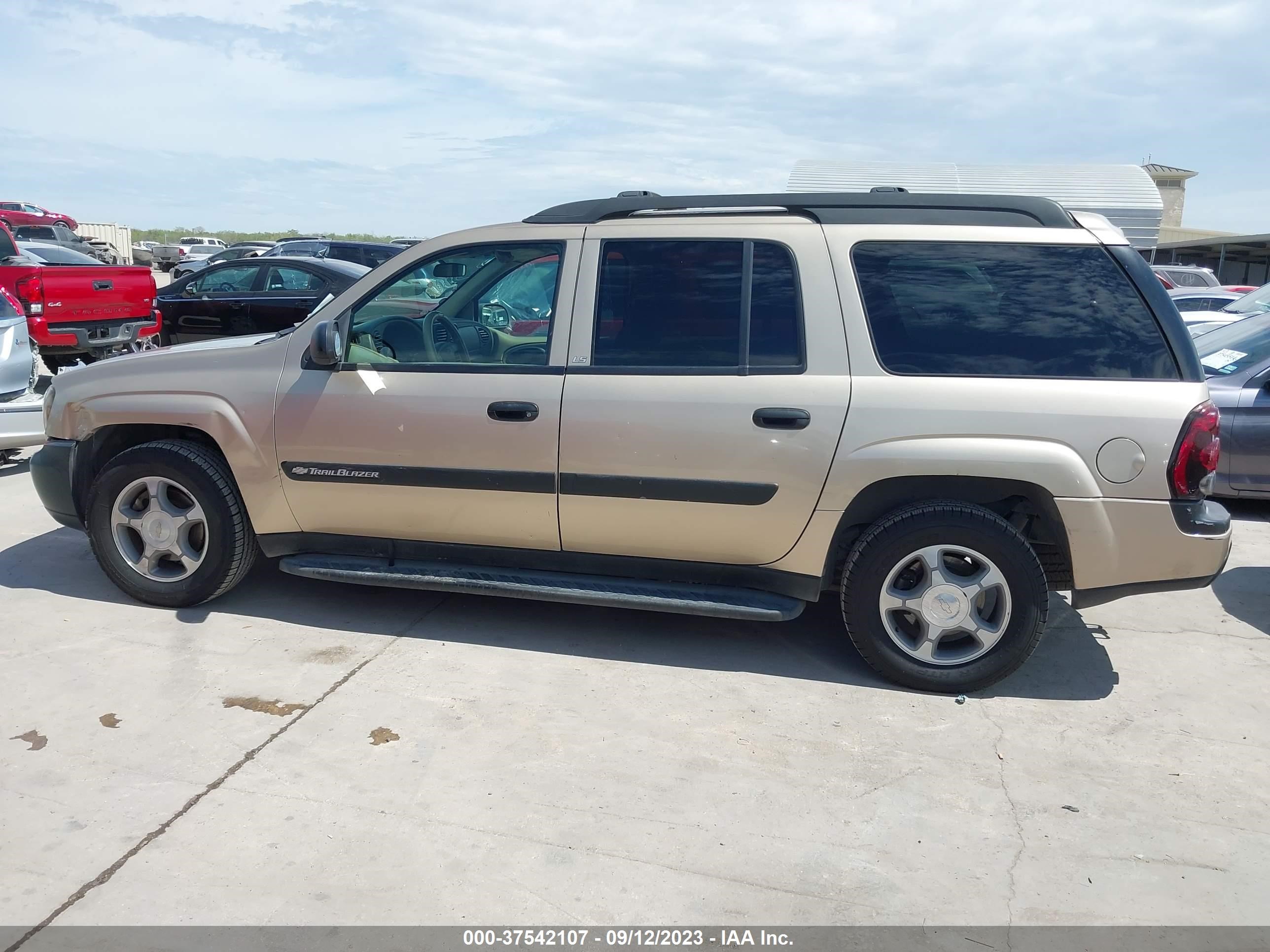 Photo 13 VIN: 1GNES16S946140685 - CHEVROLET TRAILBLAZER 