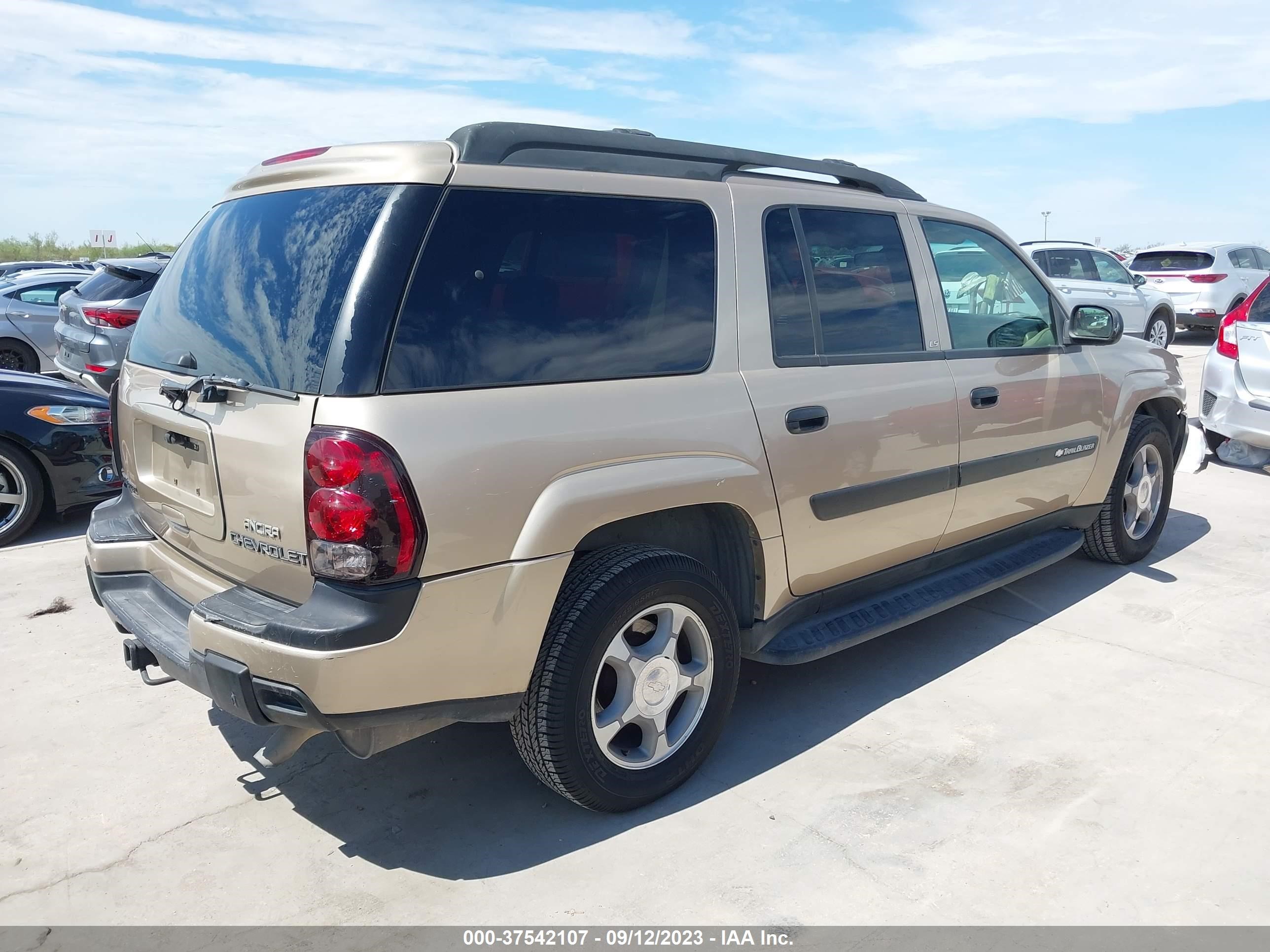 Photo 3 VIN: 1GNES16S946140685 - CHEVROLET TRAILBLAZER 