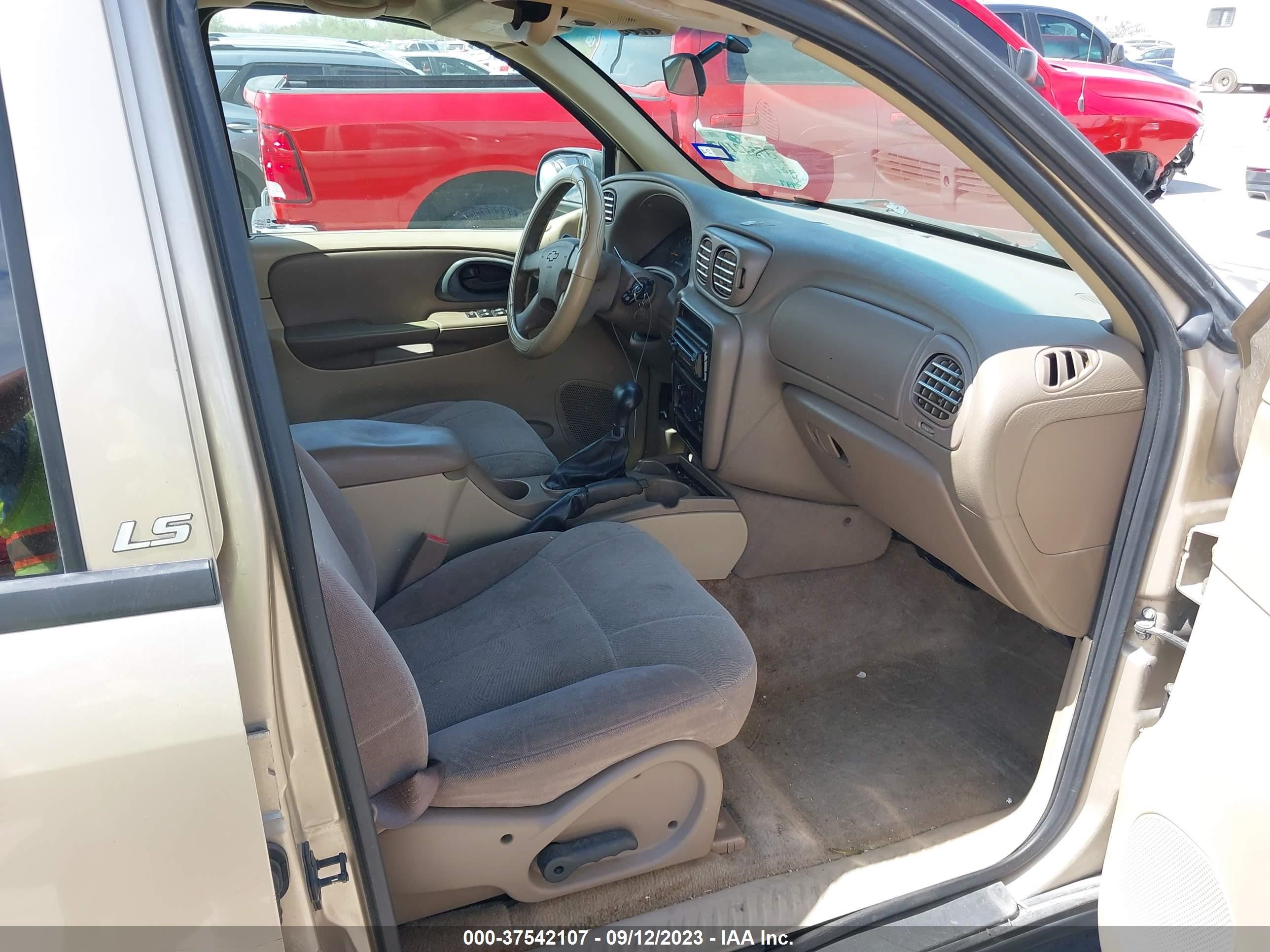 Photo 4 VIN: 1GNES16S946140685 - CHEVROLET TRAILBLAZER 