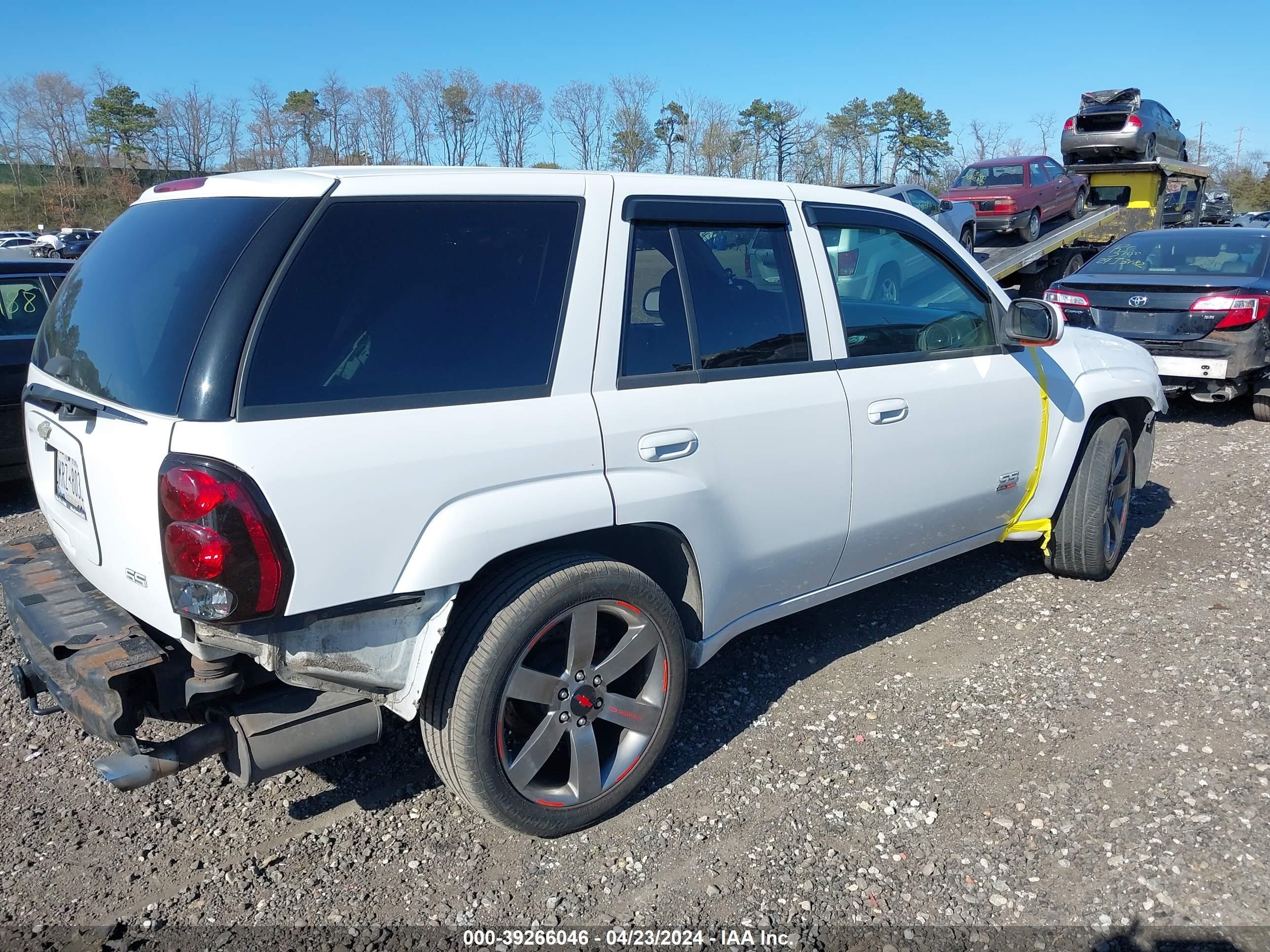 Photo 3 VIN: 1GNET13H172267383 - CHEVROLET TRAILBLAZER 