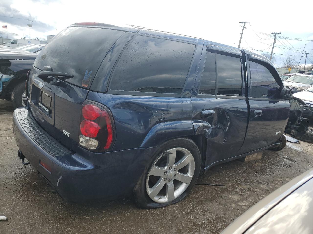 Photo 2 VIN: 1GNET13H282184045 - CHEVROLET TRAILBLAZER 