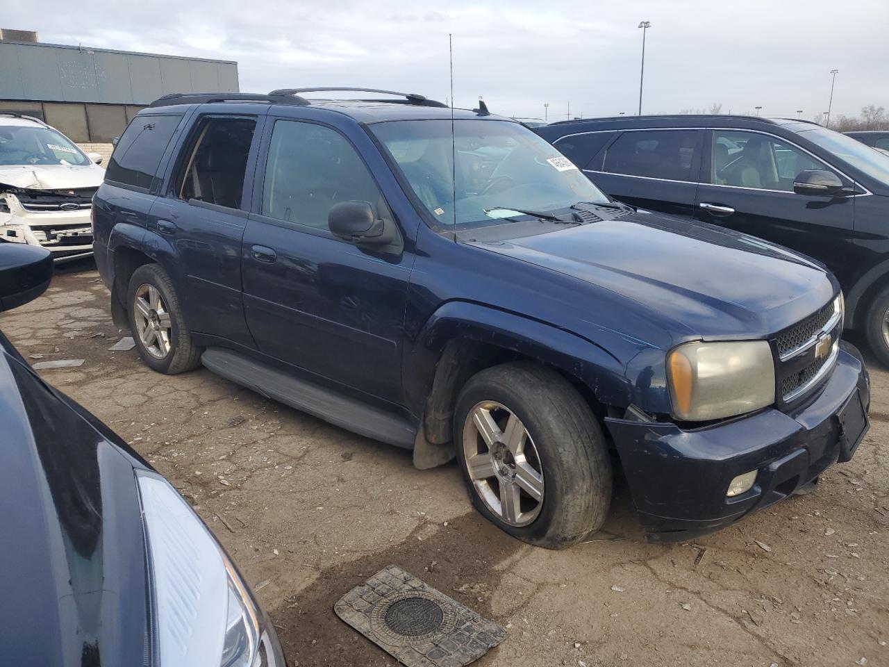 Photo 3 VIN: 1GNET13M082181934 - CHEVROLET TRAILBLAZER 