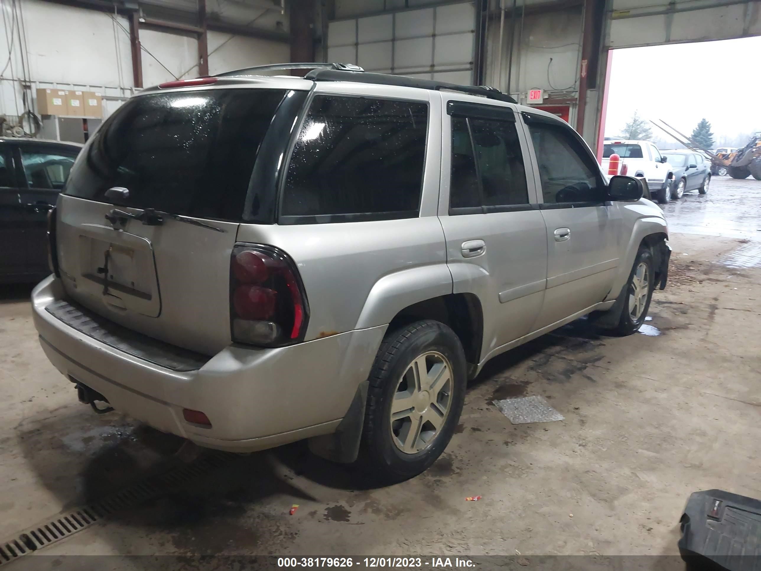 Photo 3 VIN: 1GNET13MX62161848 - CHEVROLET TRAILBLAZER 