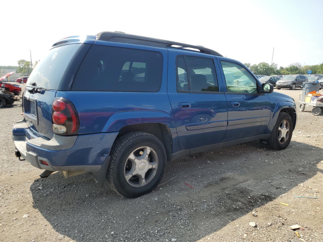 Photo 2 VIN: 1GNET16S556123901 - CHEVROLET TRAILBLAZER 