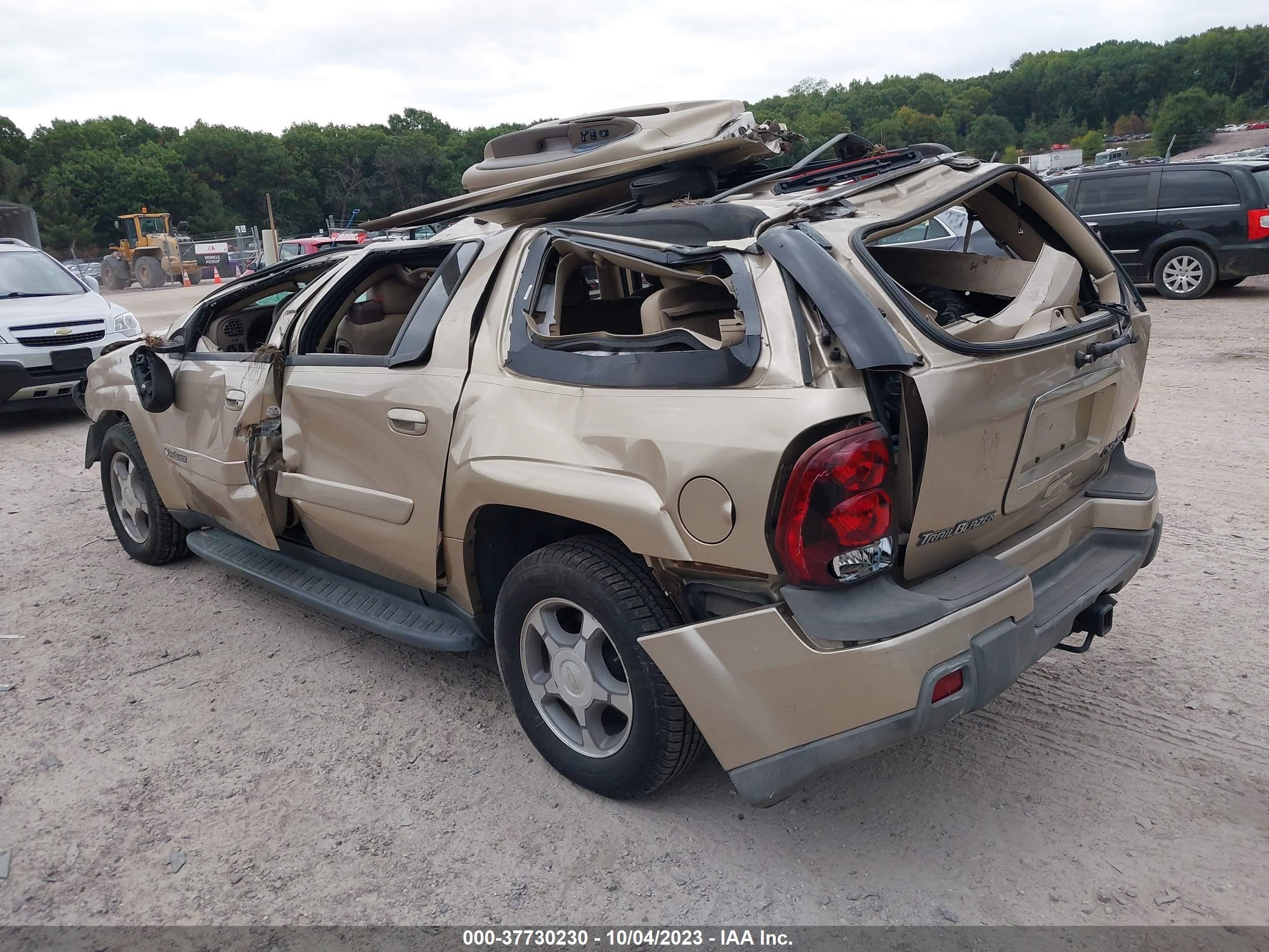 Photo 2 VIN: 1GNET16S946215107 - CHEVROLET TRAILBLAZER 