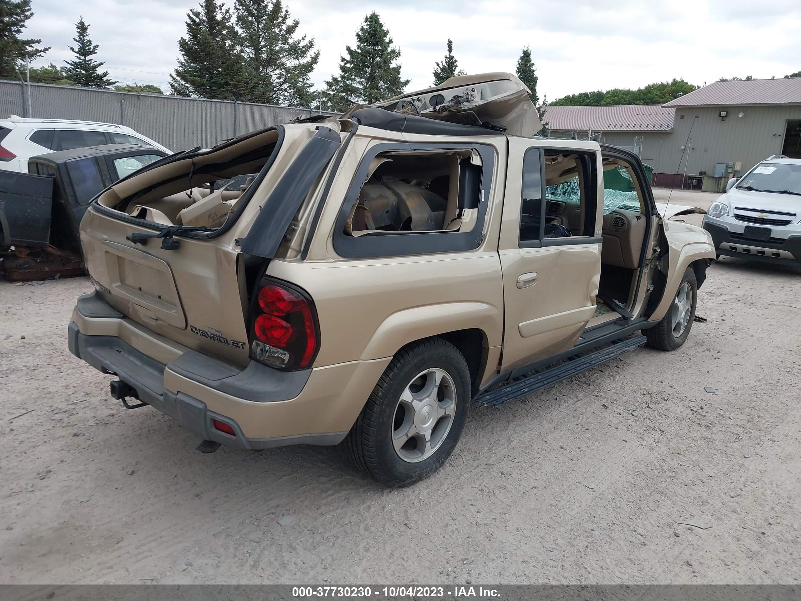 Photo 3 VIN: 1GNET16S946215107 - CHEVROLET TRAILBLAZER 