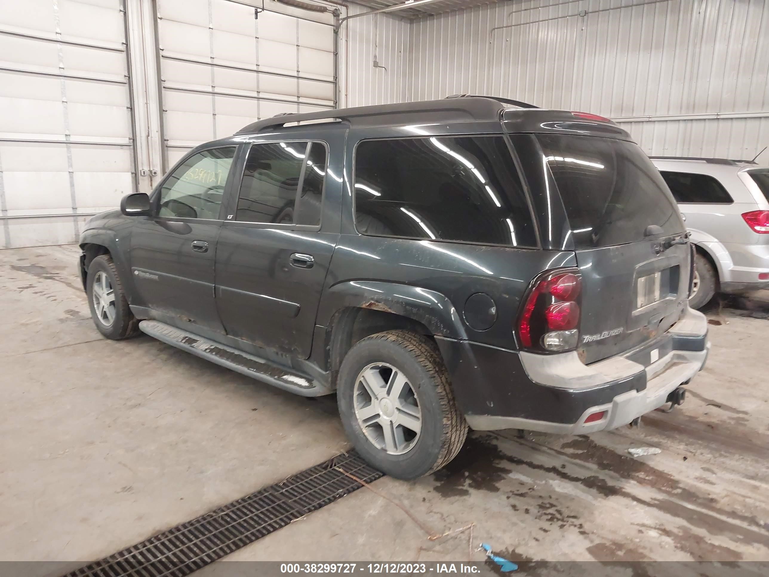 Photo 2 VIN: 1GNET16SX46127232 - CHEVROLET TRAILBLAZER 