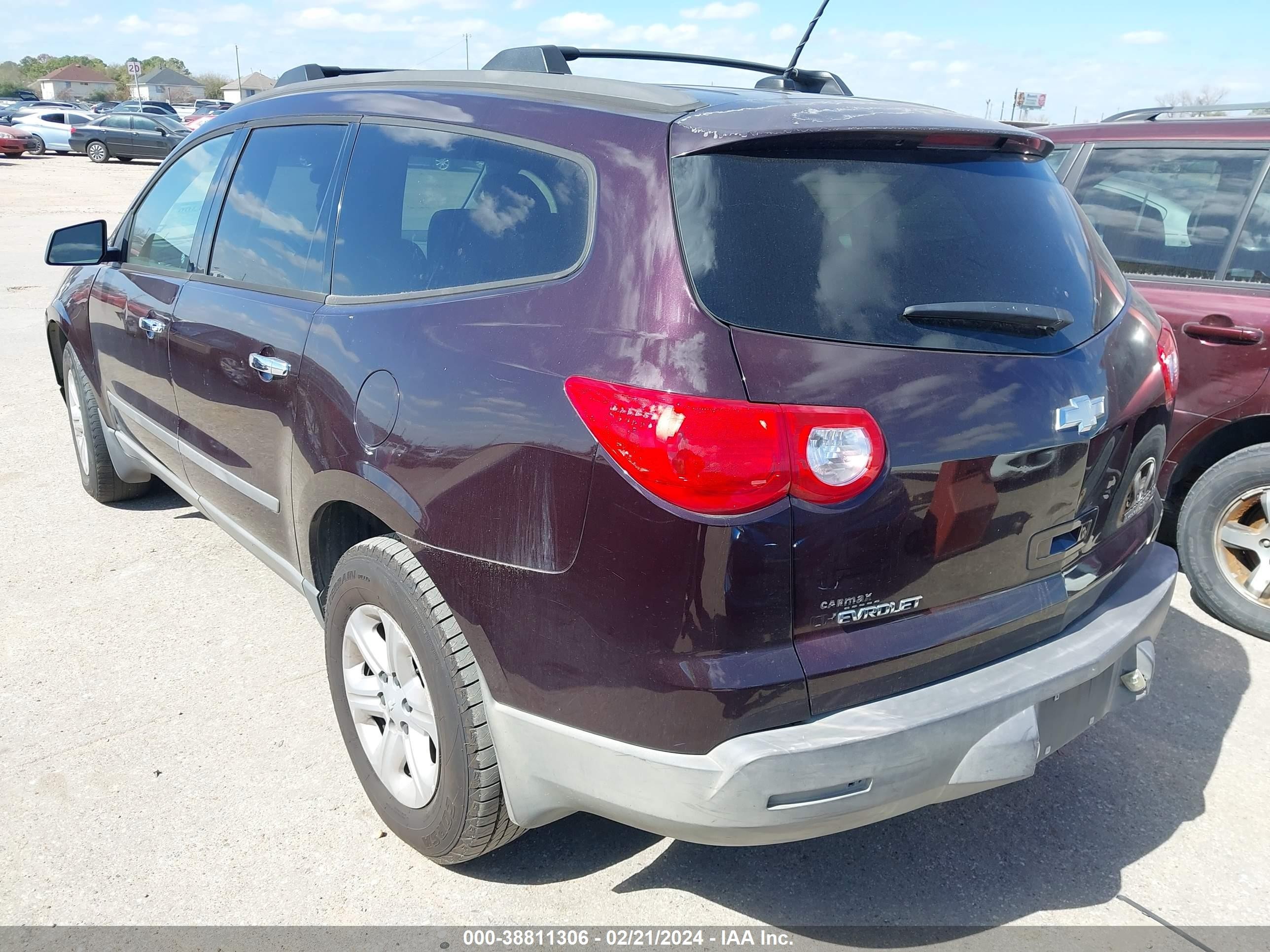 Photo 2 VIN: 1GNEV13DX9S133577 - CHEVROLET TRAVERSE 