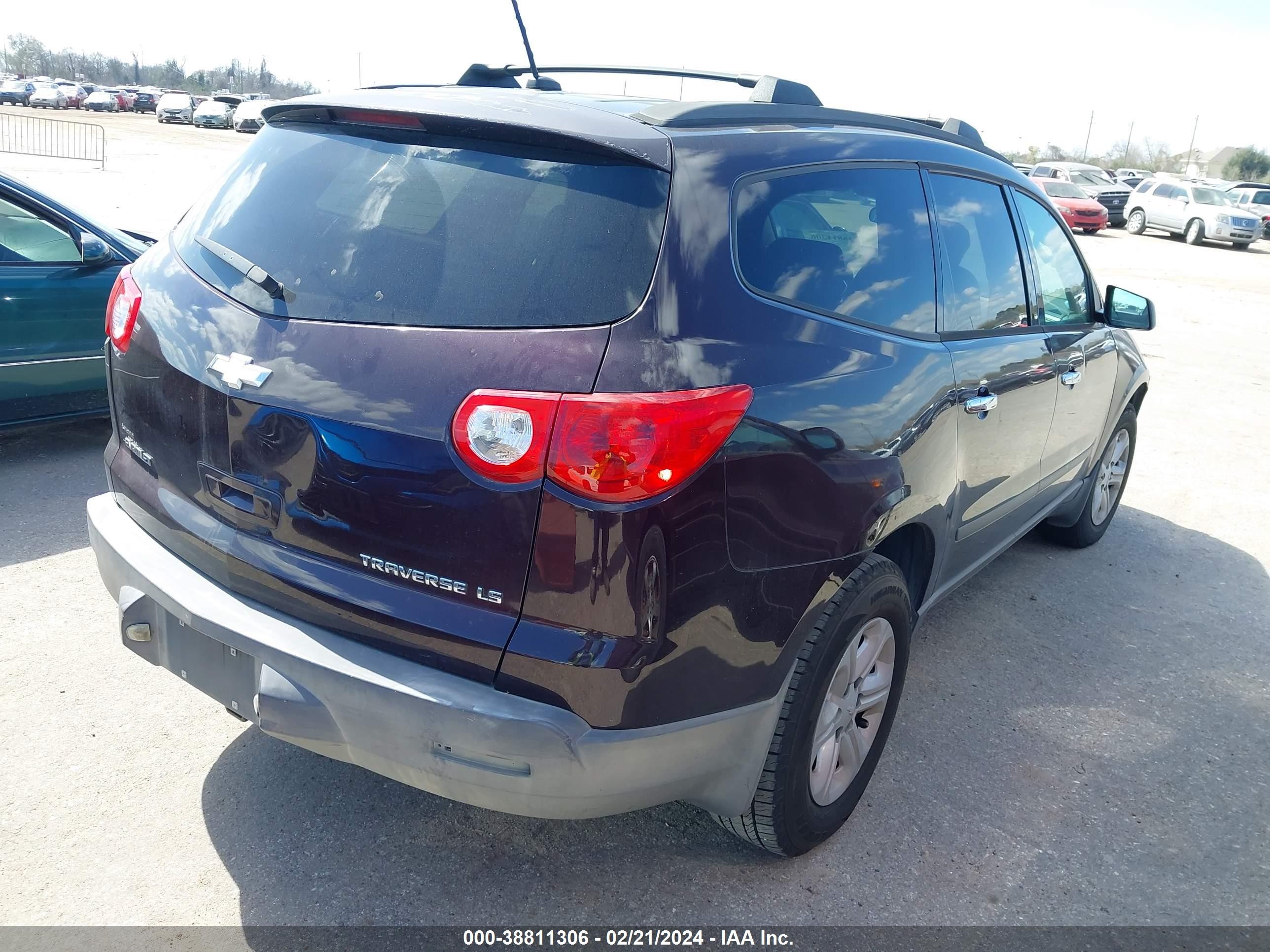 Photo 3 VIN: 1GNEV13DX9S133577 - CHEVROLET TRAVERSE 