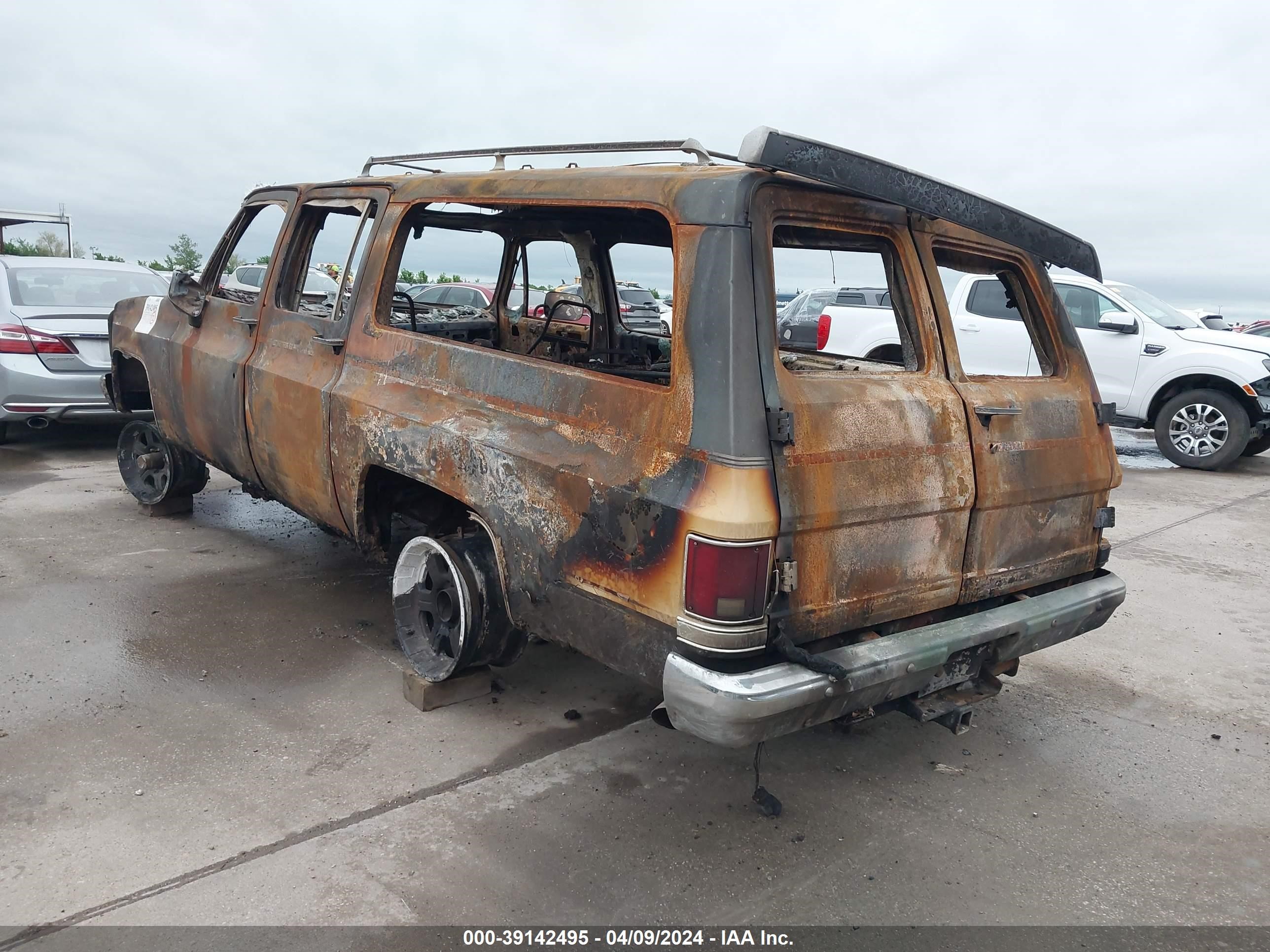 Photo 2 VIN: 1GNEV16K1HF170020 - CHEVROLET SUBURBAN 