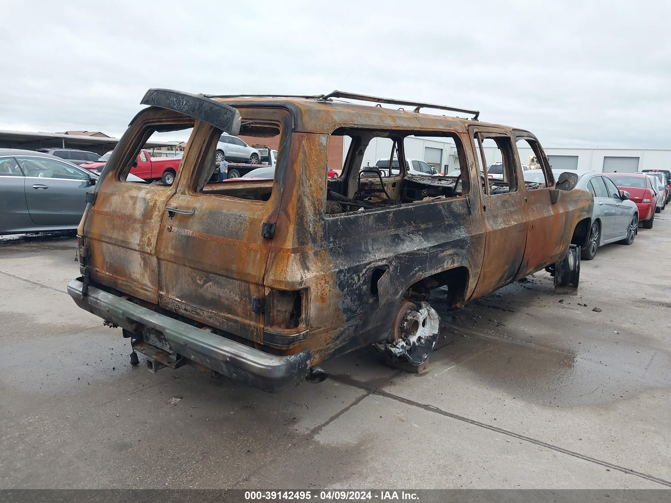 Photo 3 VIN: 1GNEV16K1HF170020 - CHEVROLET SUBURBAN 