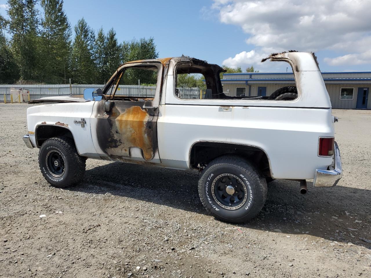 Photo 1 VIN: 1GNEV18K2JF182048 - CHEVROLET BLAZER 