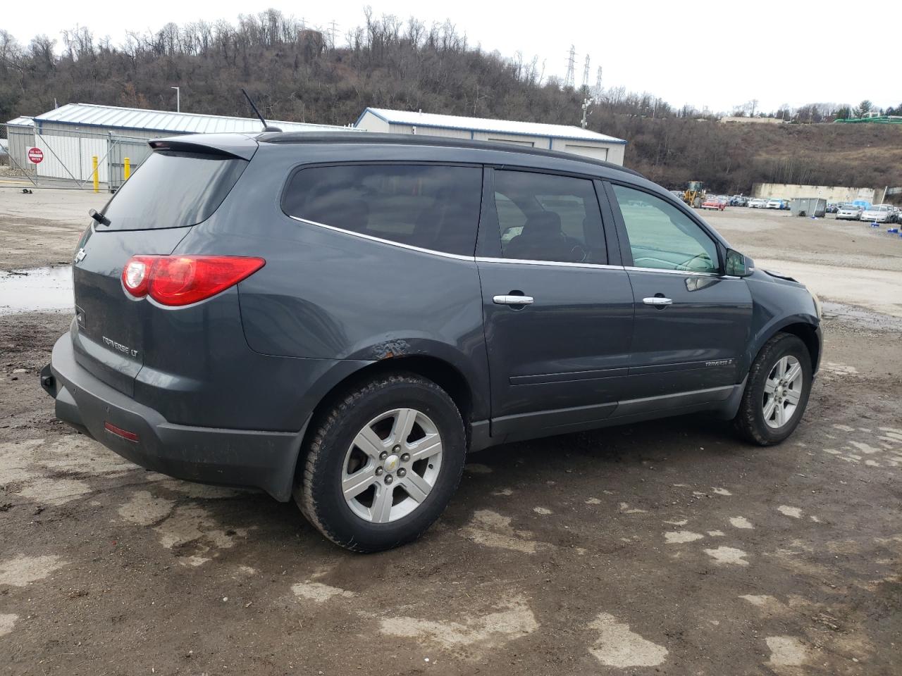 Photo 2 VIN: 1GNEV23D29S160732 - CHEVROLET TRAVERSE 