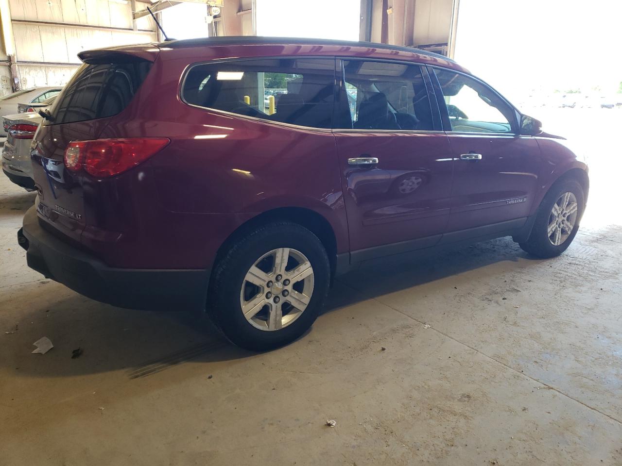 Photo 2 VIN: 1GNEV23D39S152056 - CHEVROLET TRAVERSE 