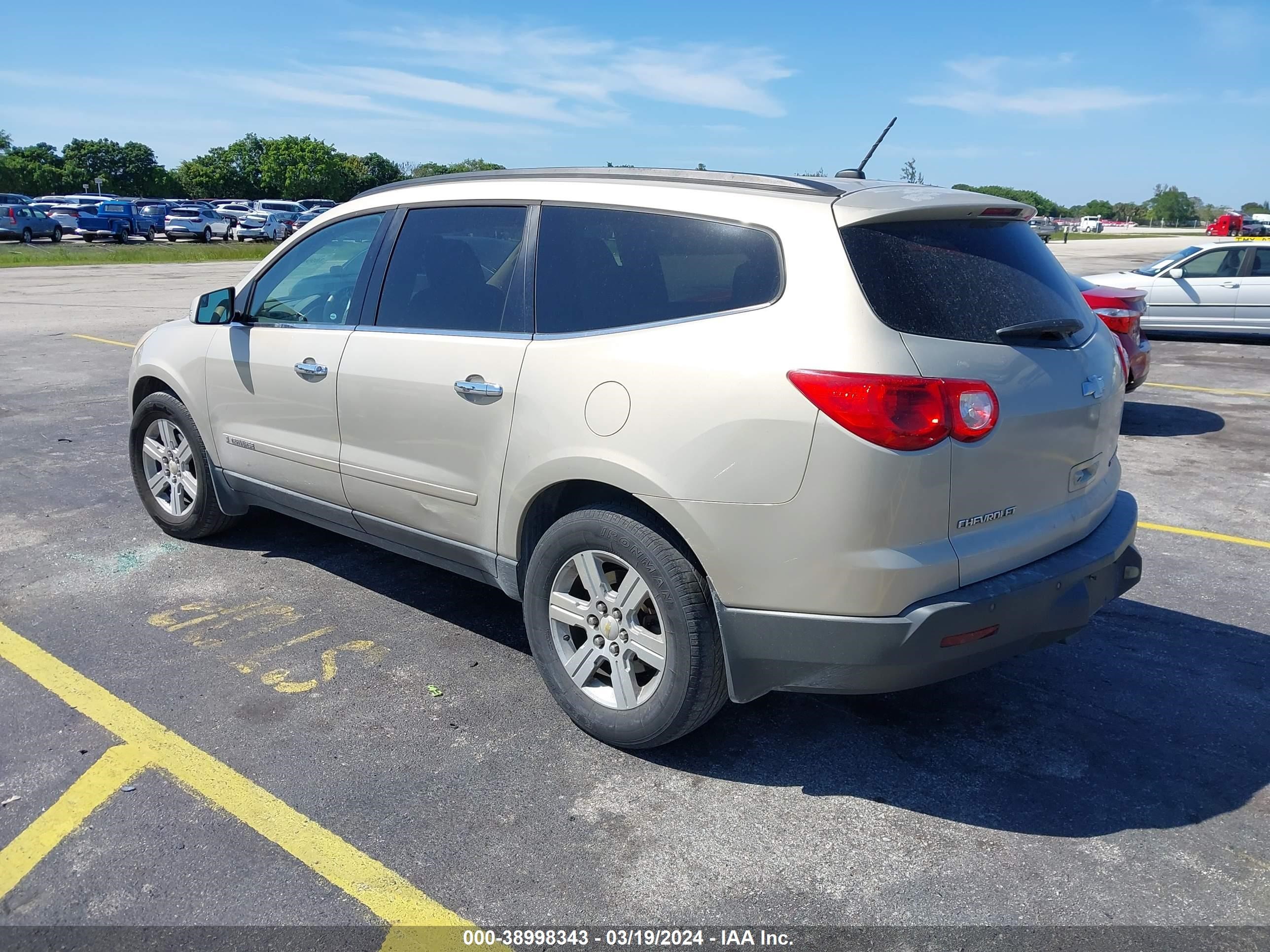 Photo 2 VIN: 1GNEV23D99S147900 - CHEVROLET TRAVERSE 