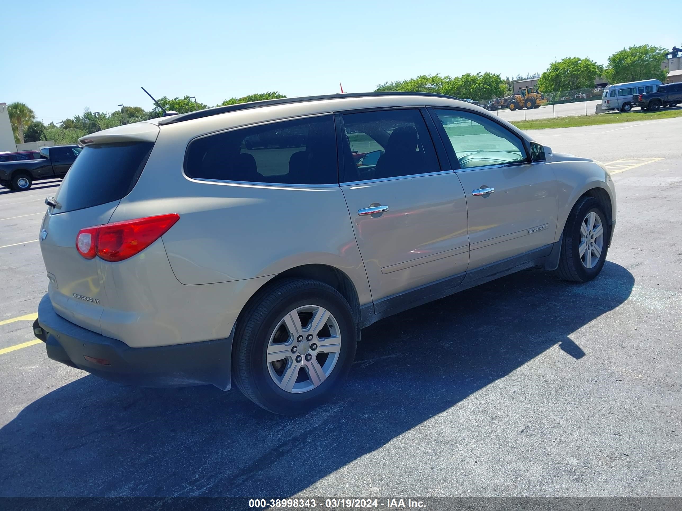 Photo 3 VIN: 1GNEV23D99S147900 - CHEVROLET TRAVERSE 